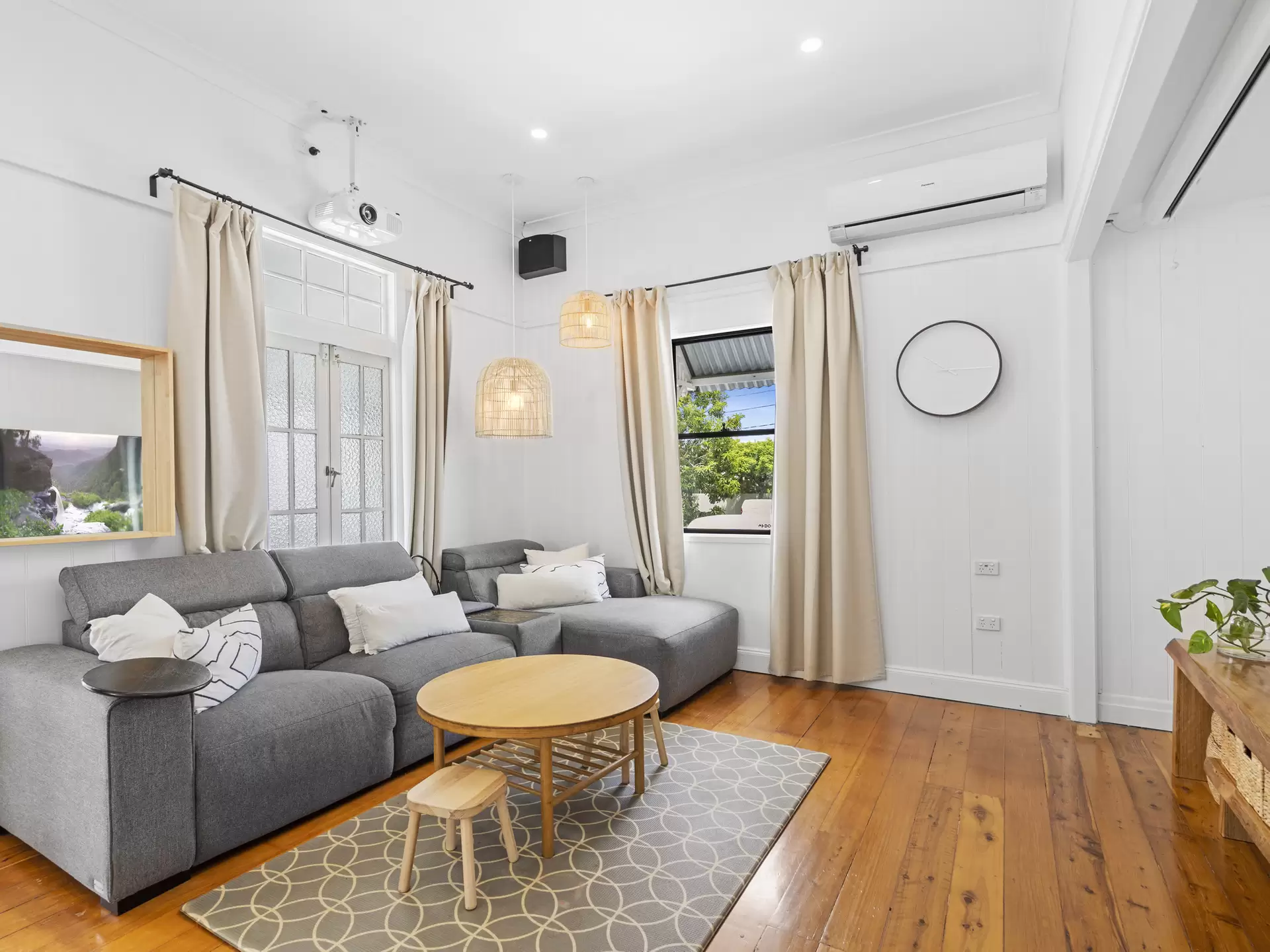 8 Ellis Street, Stones Corner For Lease by Mosaic Property Group - image 1