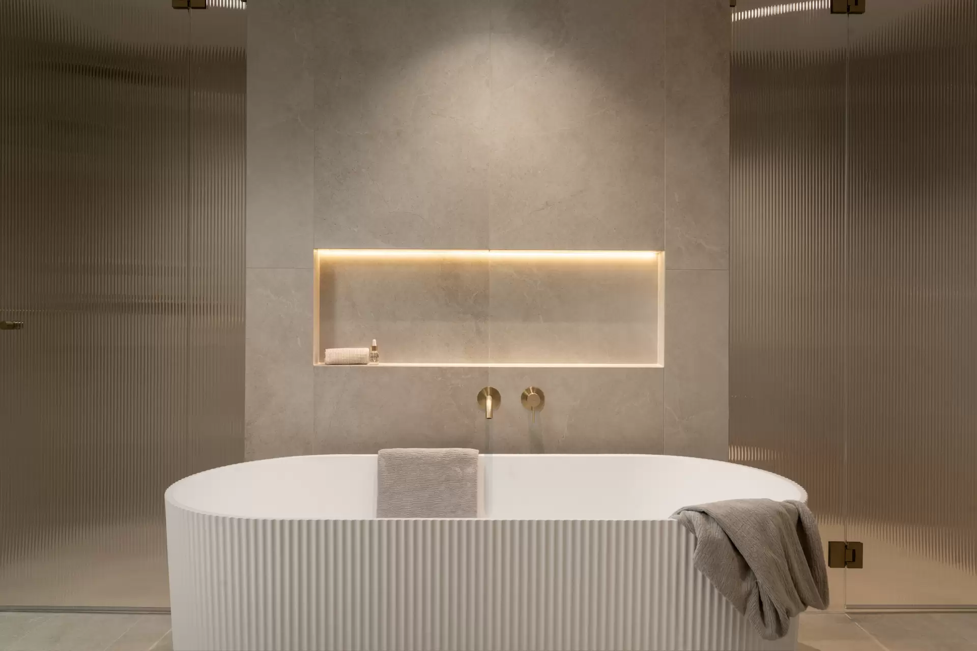 3101/4 Rosewood Avenue, Broadbeach For Lease by Mosaic Property Group - image 1