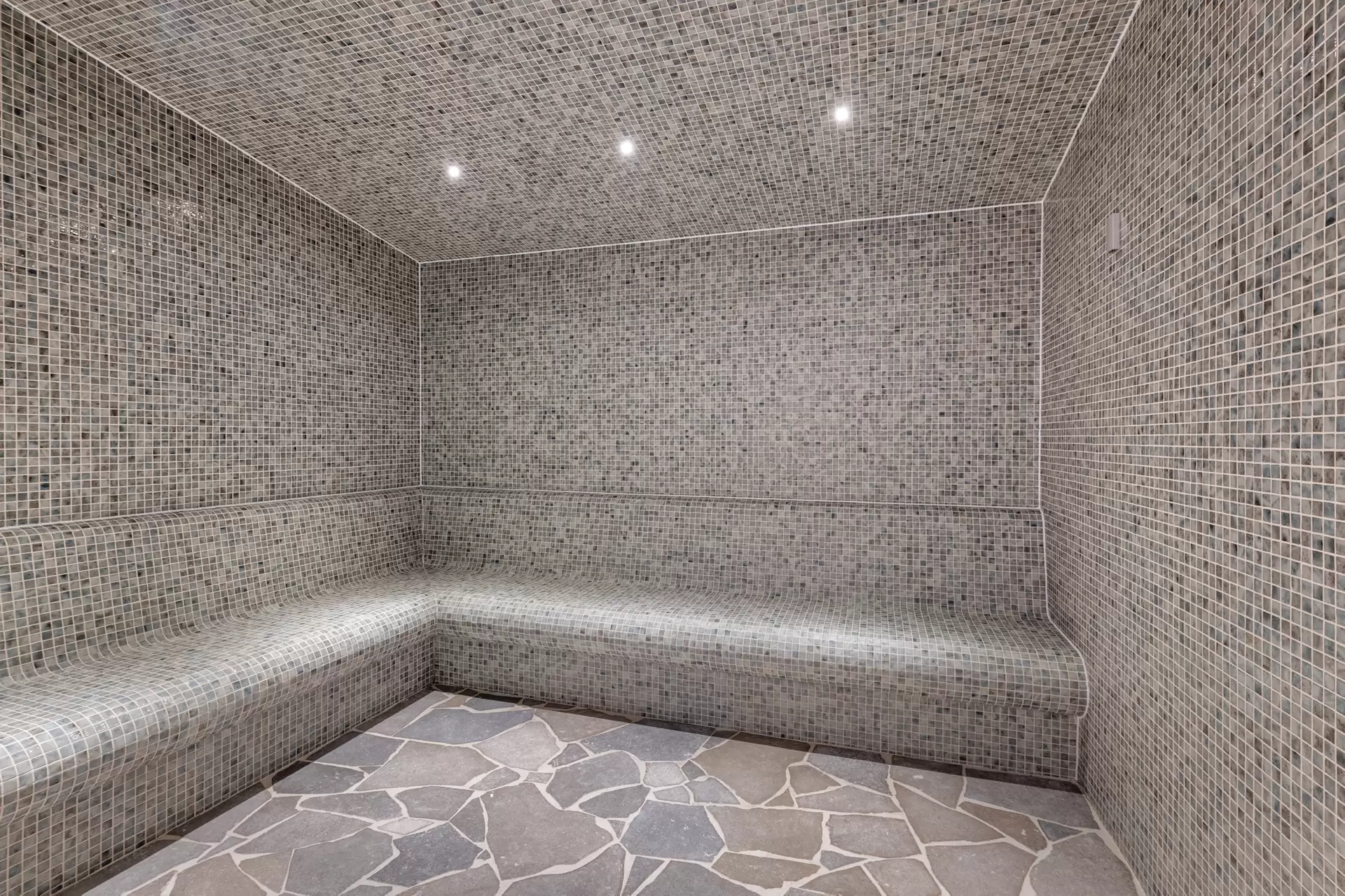 504/4 Rosewood Ave, Broadbeach Leased by Mosaic Property Group - image 1