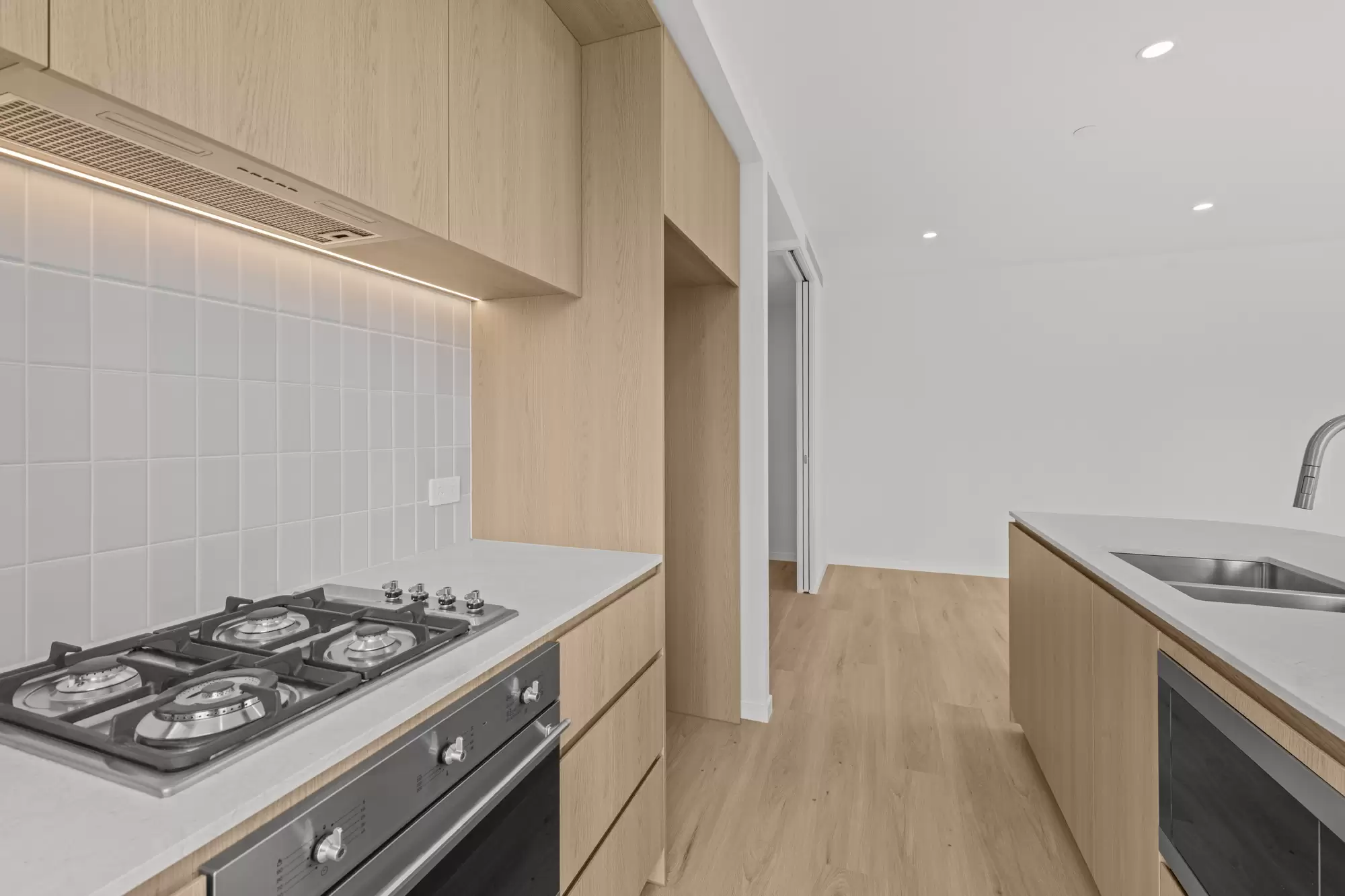 504/4 Rosewood Ave, Broadbeach Leased by Mosaic Property Group - image 4