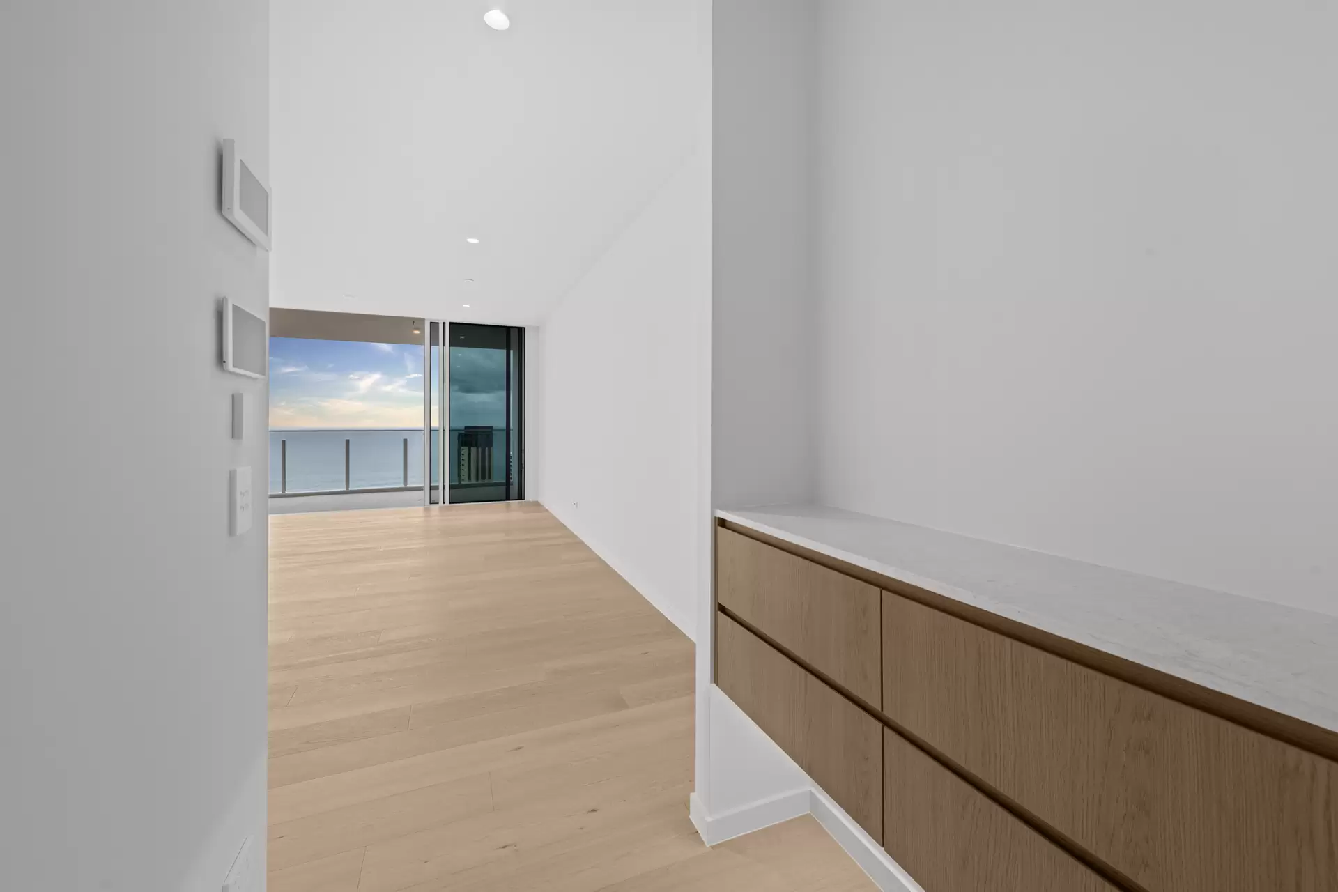 2001/4 Rosewood Avenue, Broadbeach Leased by Mosaic Property Group - image 1