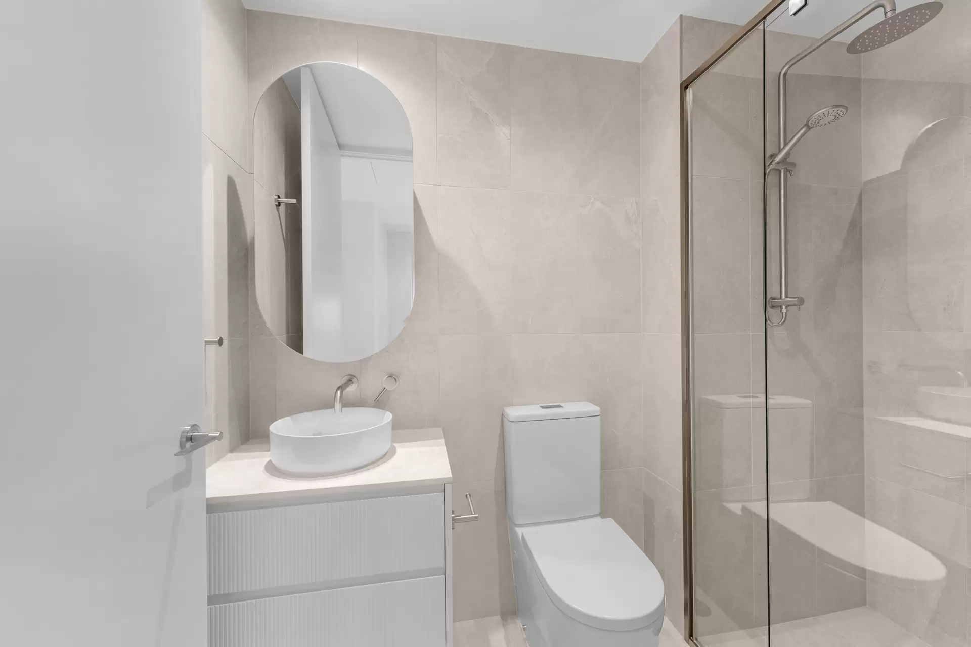 2001/4 Rosewood Avenue, Broadbeach Leased by Mosaic Property Group - image 1