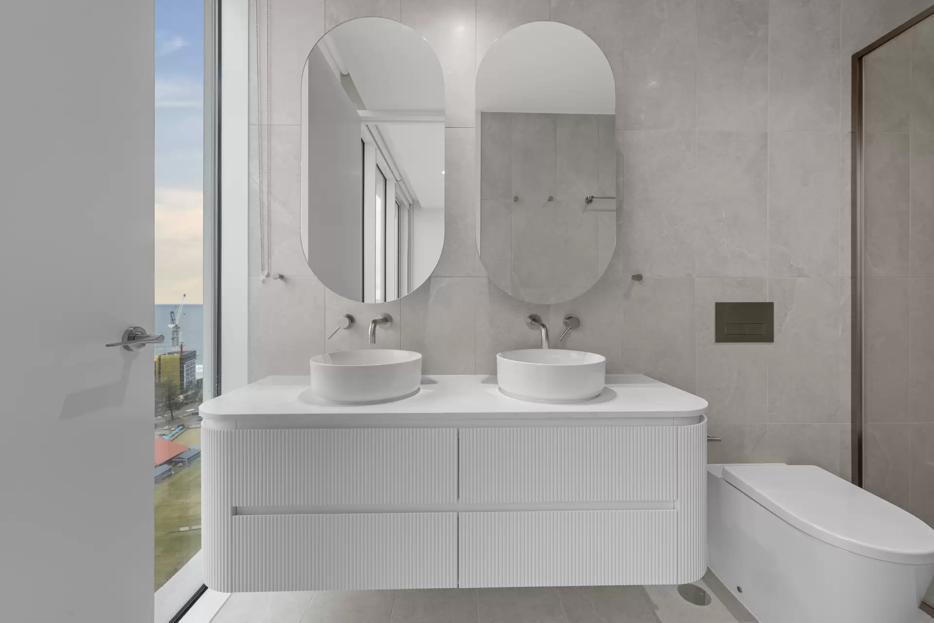 2001/4 Rosewood Avenue, Broadbeach Leased by Mosaic Property Group - image 1