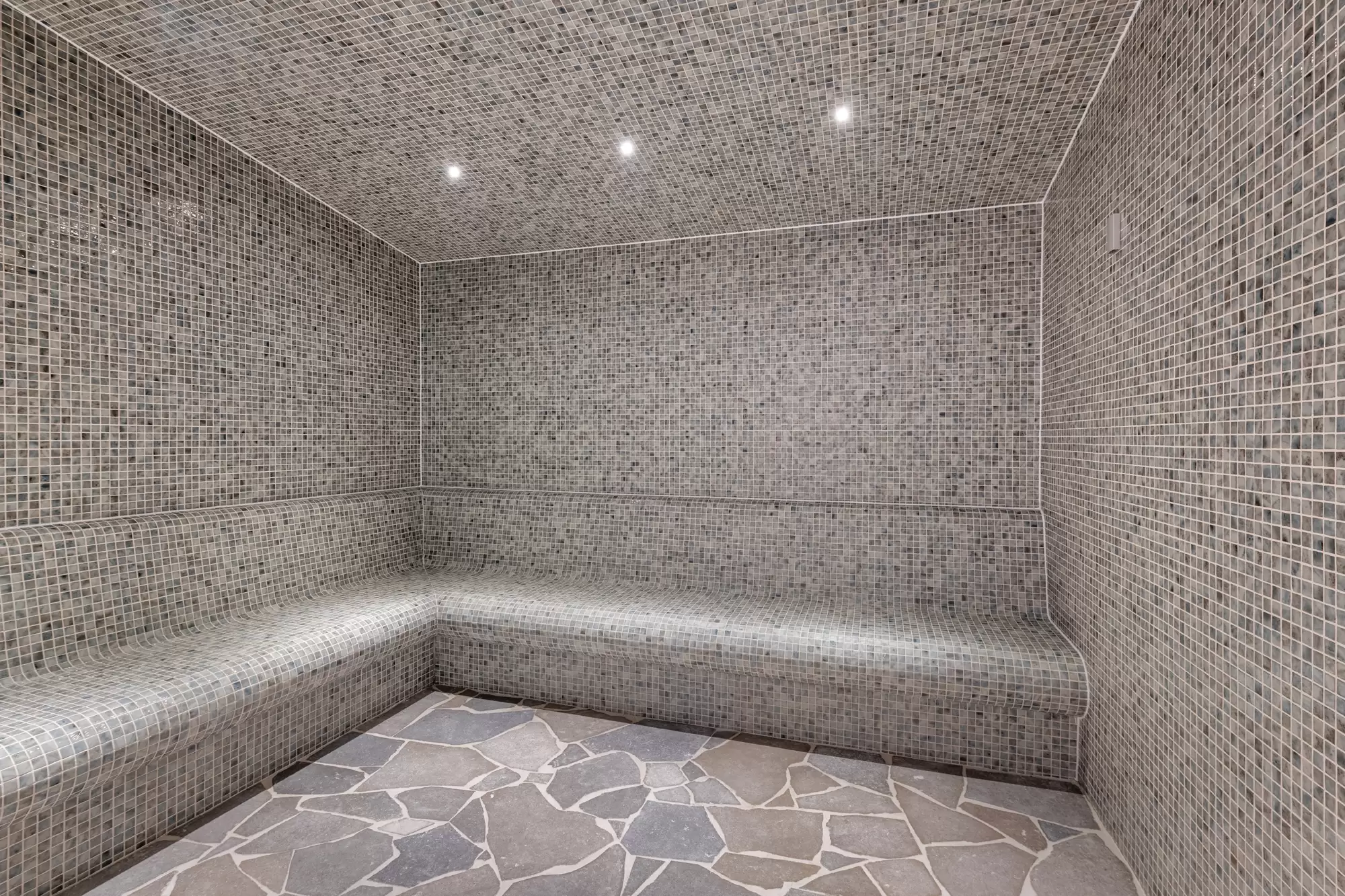 2001/4 Rosewood Avenue, Broadbeach Leased by Mosaic Property Group - image 29