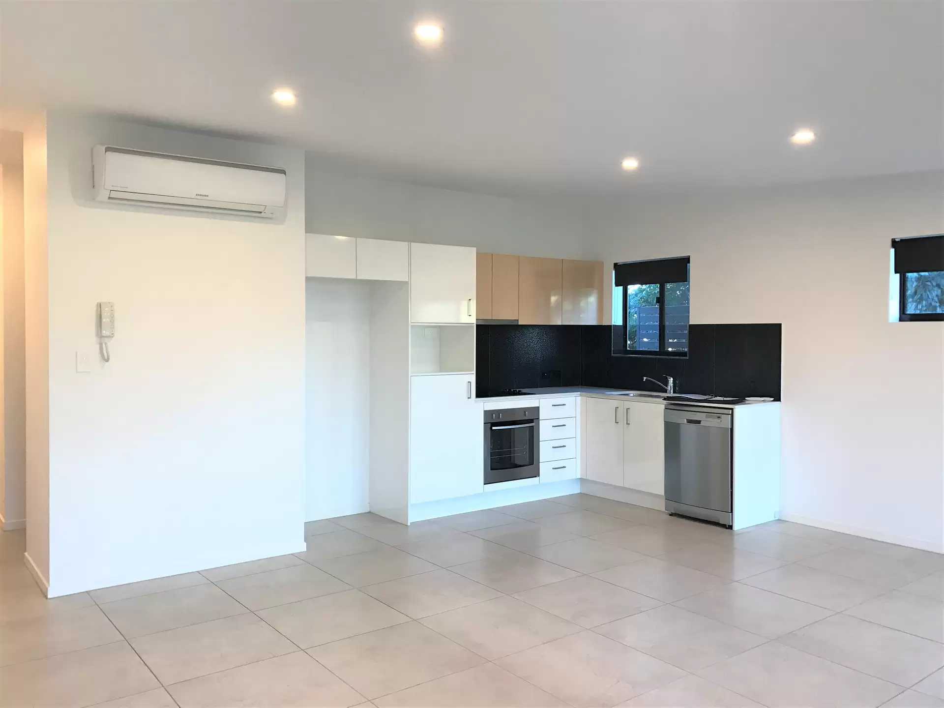 10/16 Shottery Street, Yeronga Leased by Mosaic Property Group - image 1