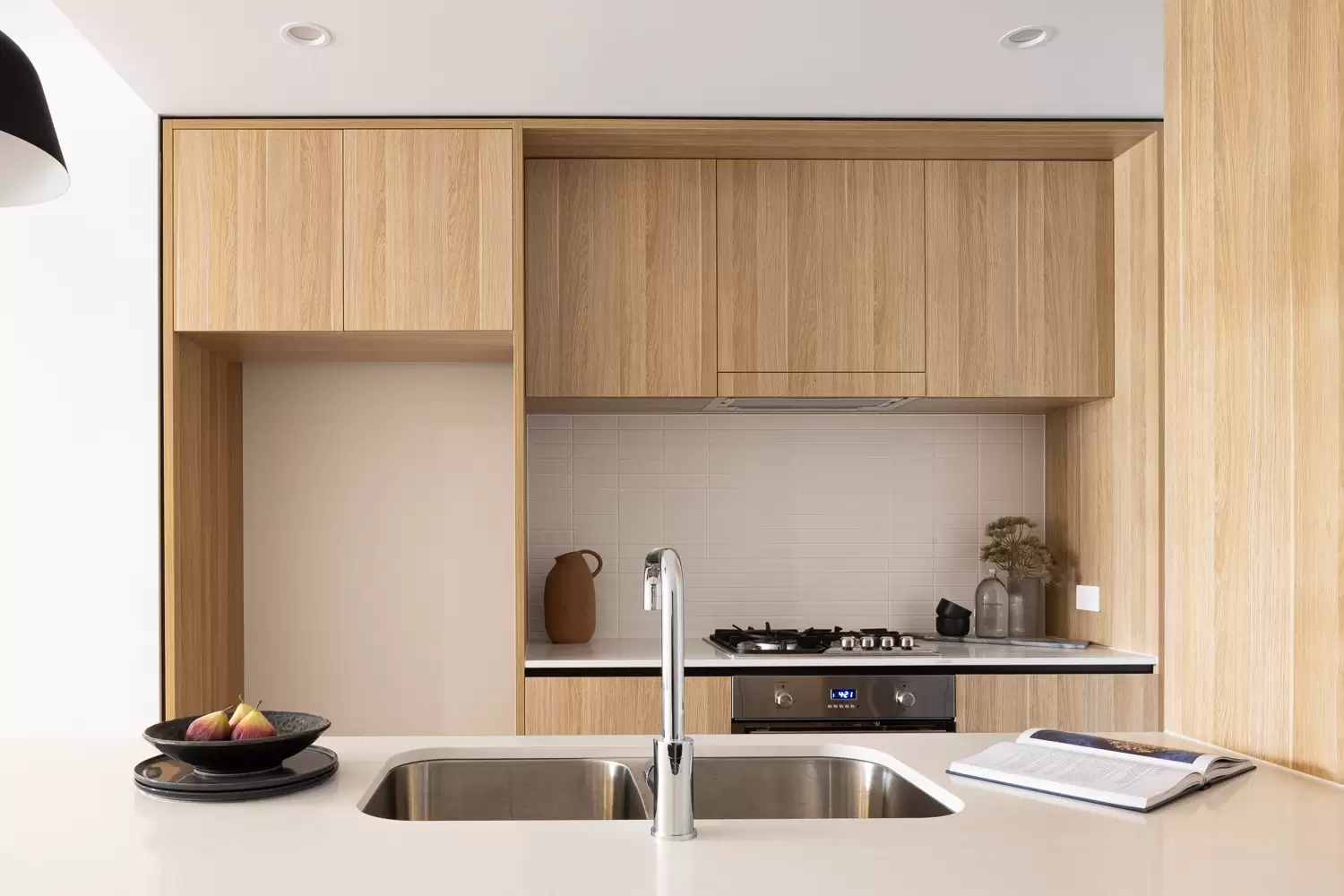 102/186 Clarence Rd, Indooroopilly For Lease by Mosaic Property Group - image 1