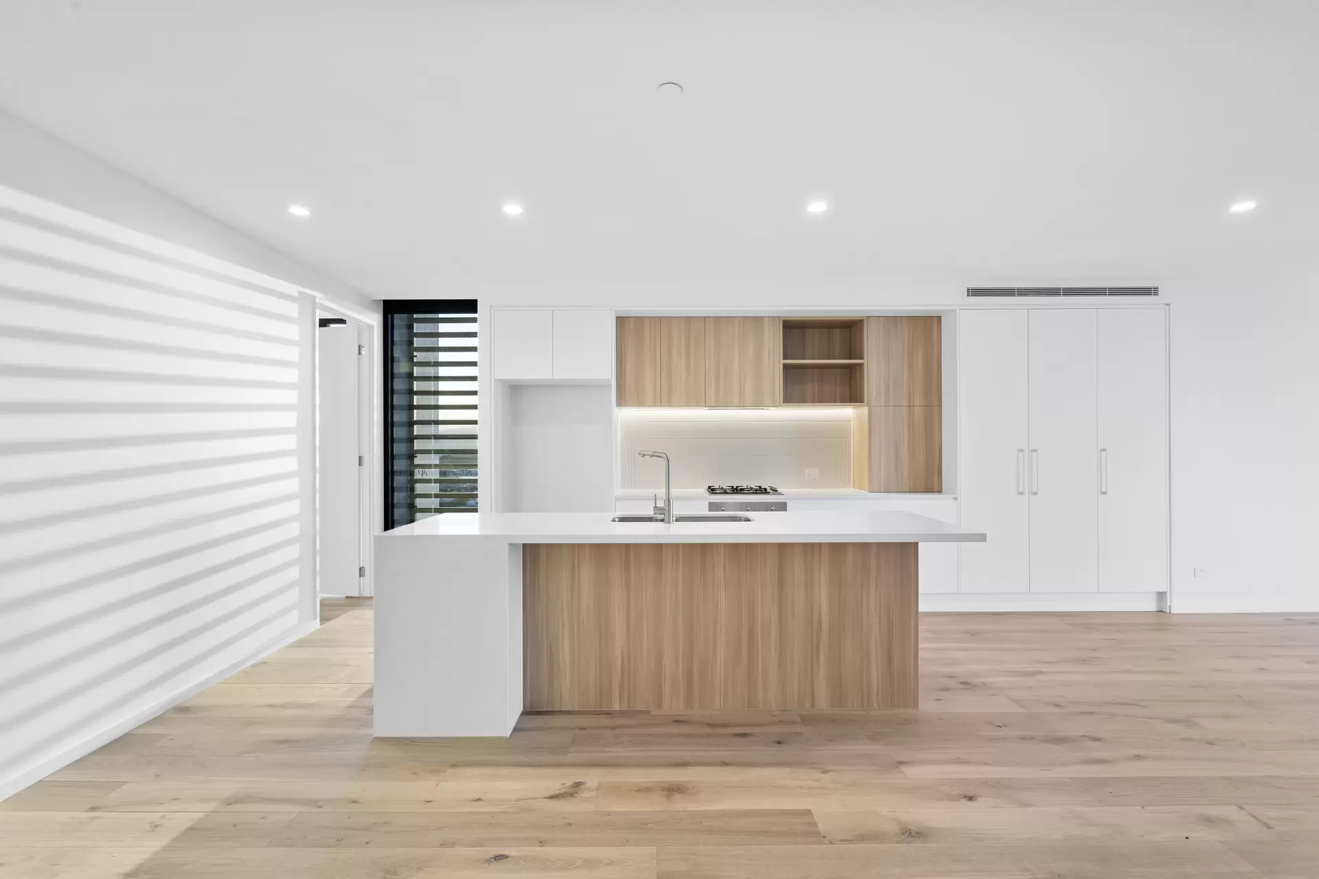 1103/4-6 Second Avenue, Burleigh Heads For Lease by Mosaic Property Group - image 1