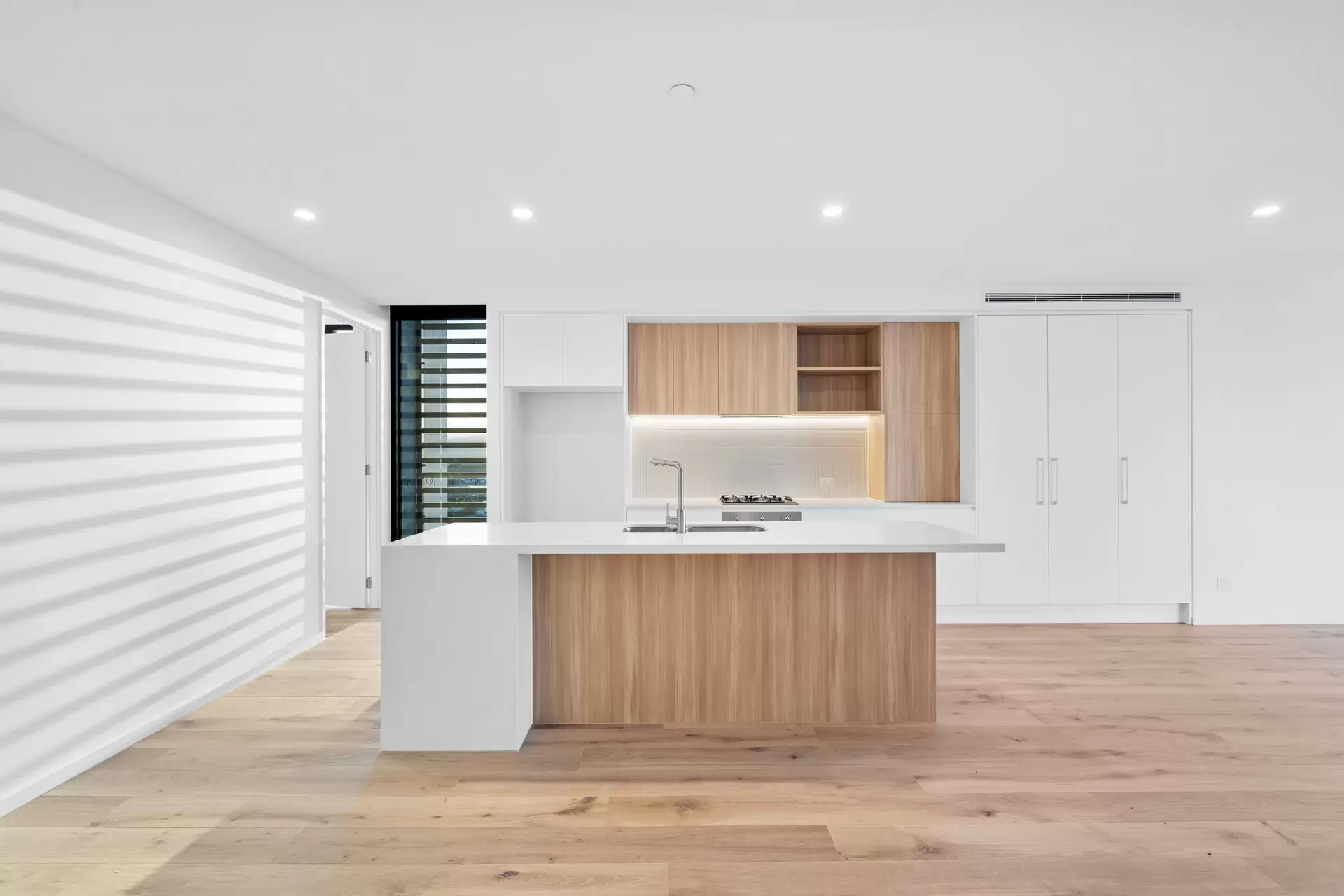 1303/4-6 Second Avenue, Burleigh Heads For Lease by Mosaic Property Group - image 1