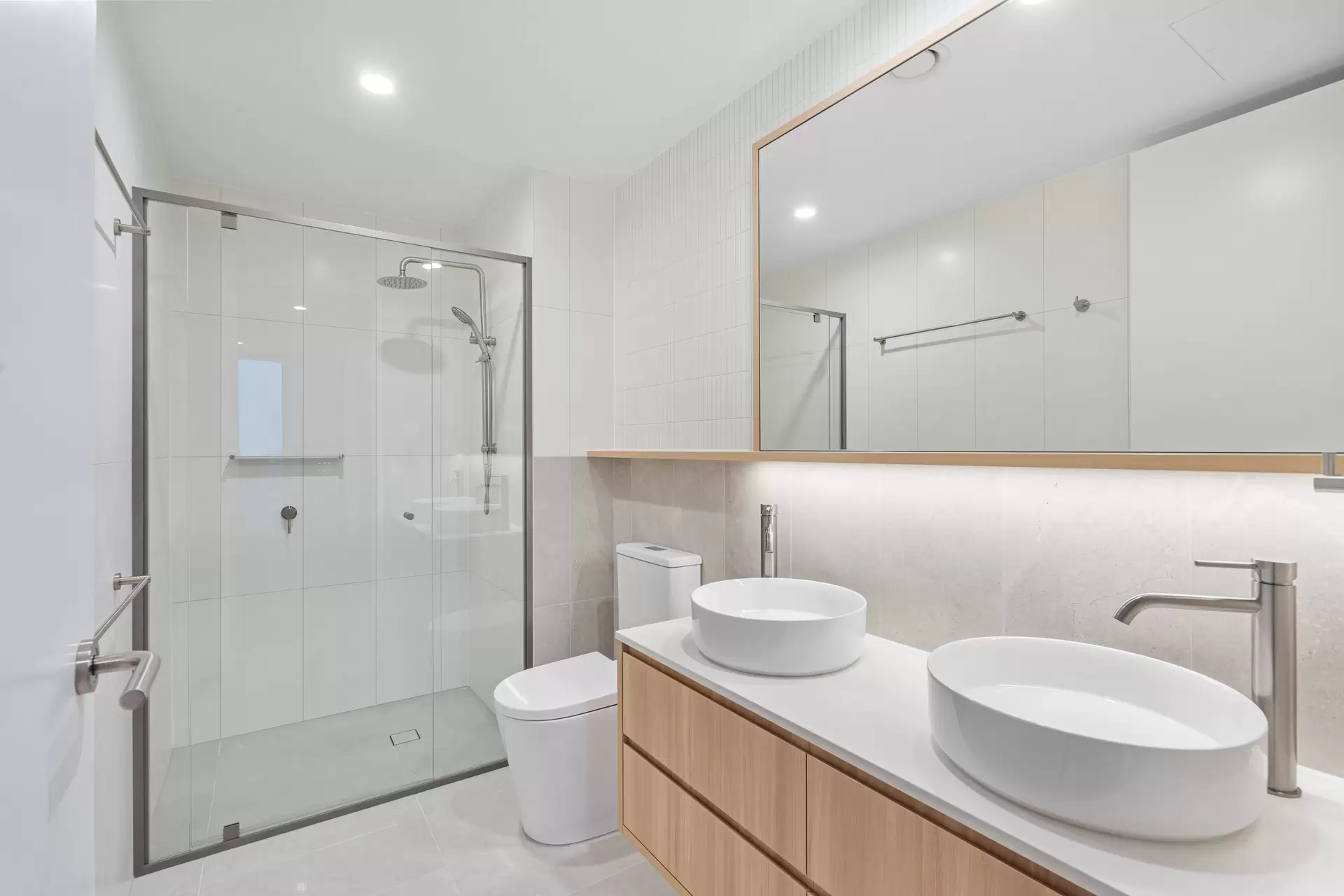 1303/4-6 Second Avenue, Burleigh Heads For Lease by Mosaic Property Group - image 1