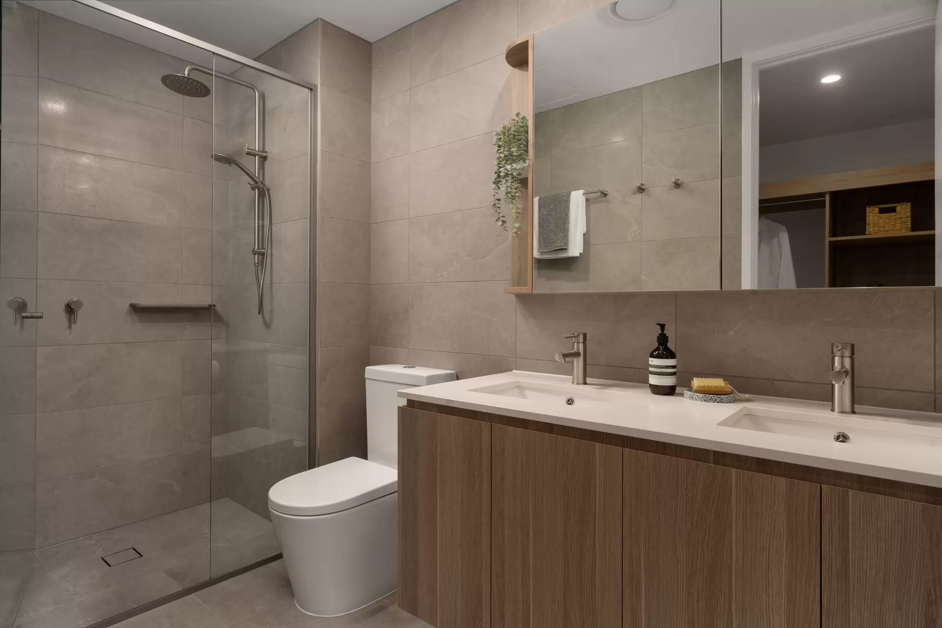 1602/140 Wellington Road, East Brisbane Leased by Mosaic Property Group - image 1