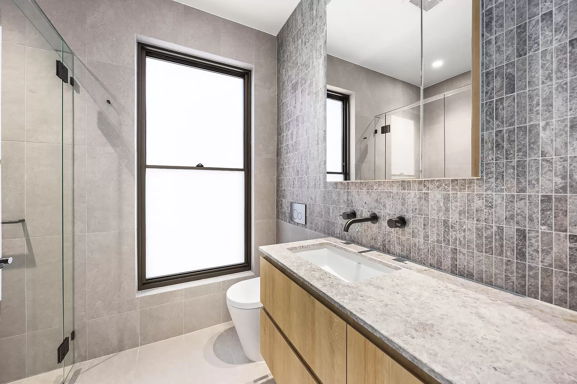 12/81 Salerno Street, Isle Of Capri For Lease by Mosaic Property Group - image 1