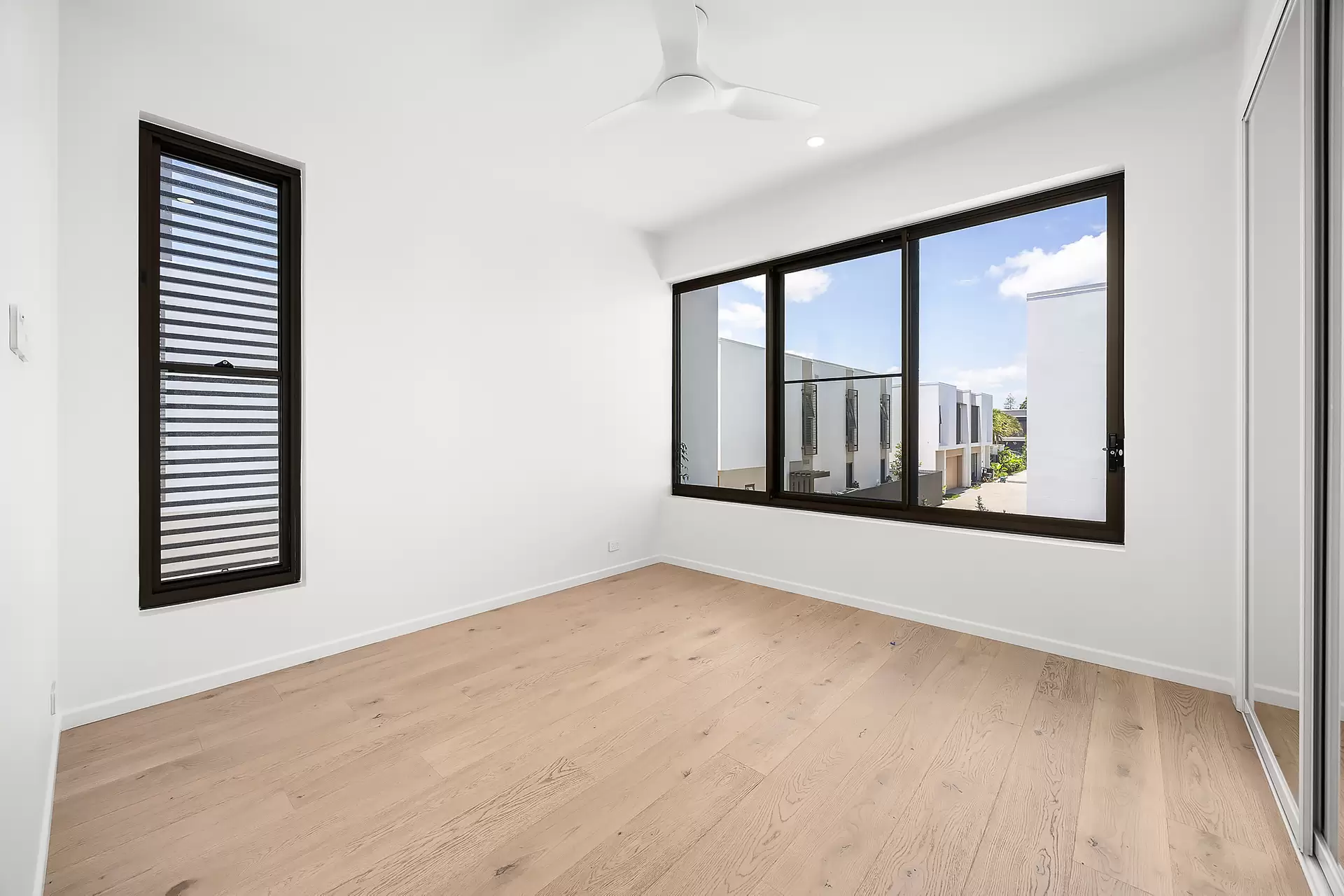 12/81 Salerno Street, Isle Of Capri For Lease by Mosaic Property Group - image 1