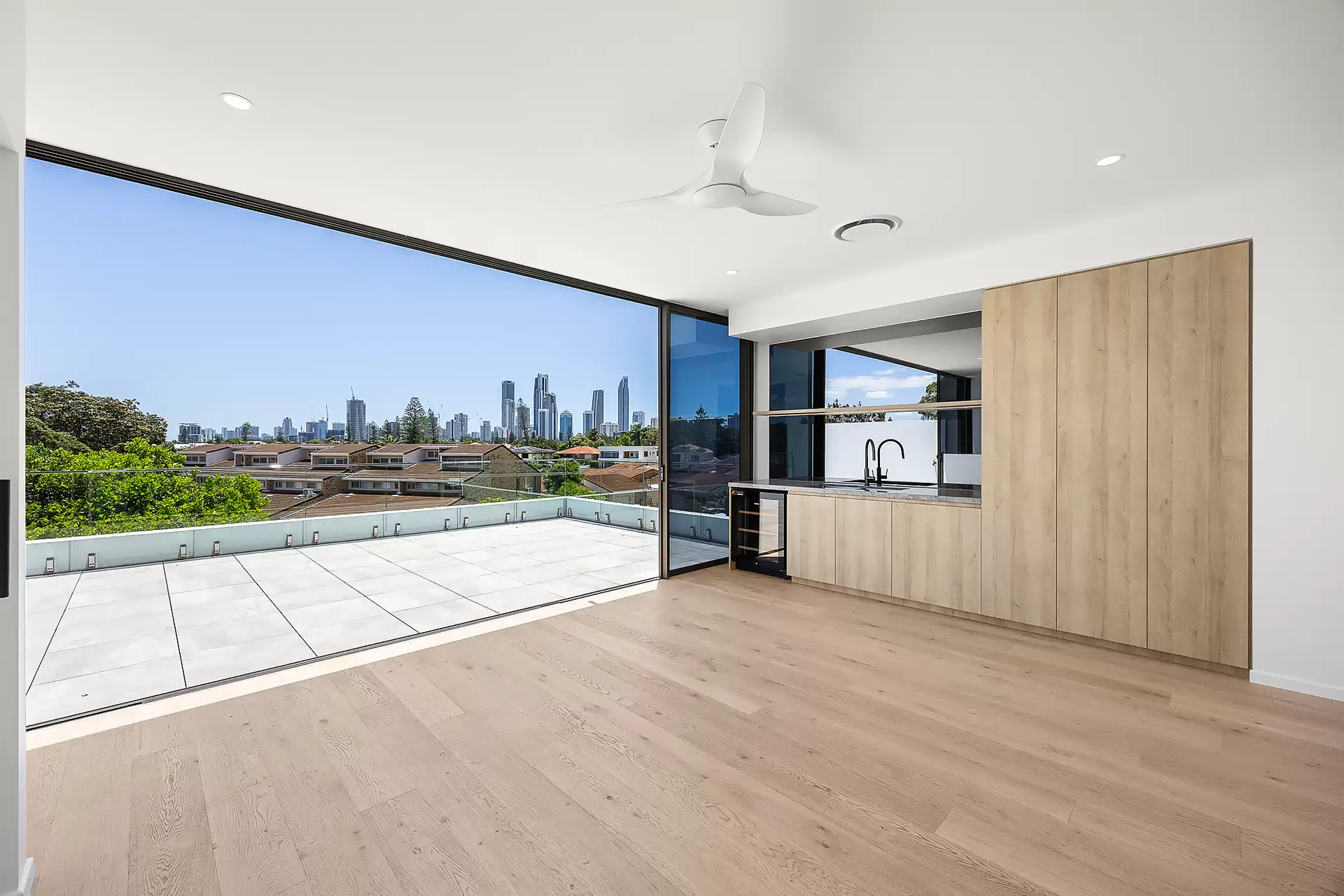 12/81 Salerno Street, Isle Of Capri For Lease by Mosaic Property Group - image 1
