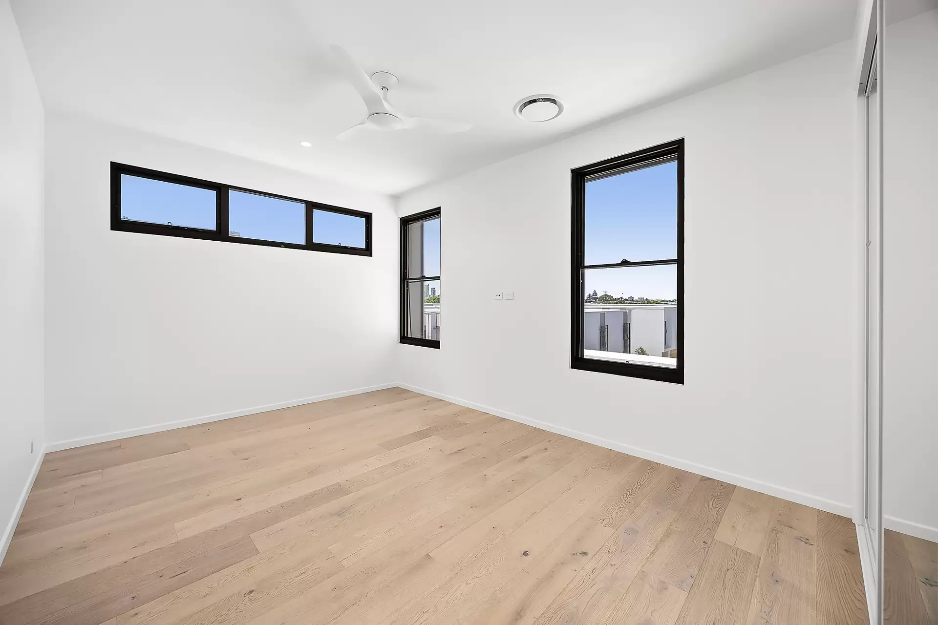 12/81 Salerno Street, Isle Of Capri For Lease by Mosaic Property Group - image 1