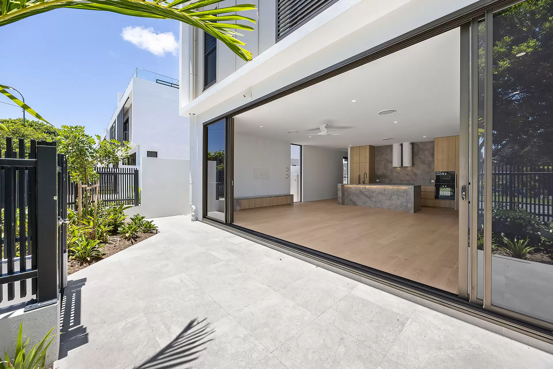 12/81 Salerno Street, Isle Of Capri For Lease by Mosaic Property Group - image 1
