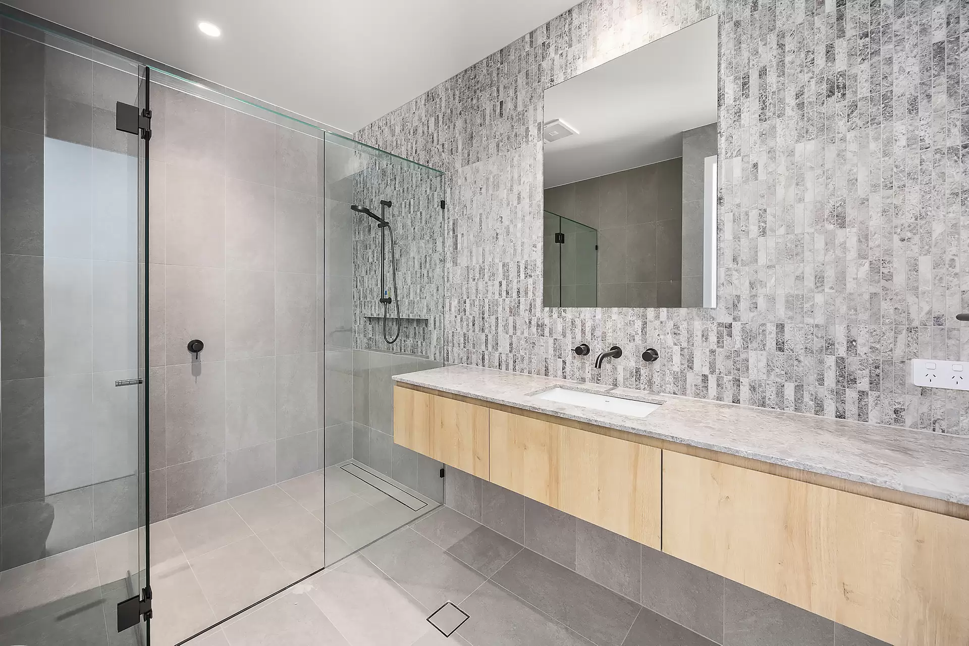 12/81 Salerno Street, Isle Of Capri For Lease by Mosaic Property Group - image 1