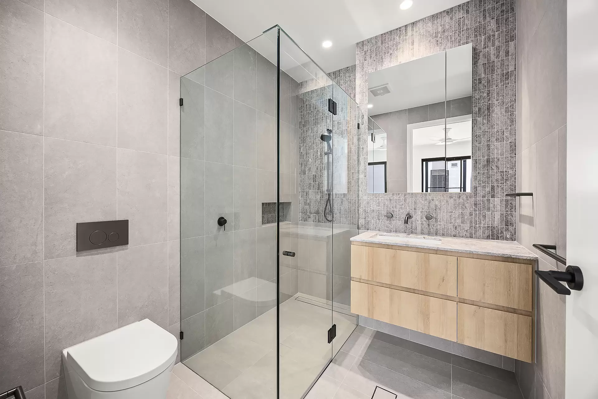 12/81 Salerno Street, Isle Of Capri For Lease by Mosaic Property Group - image 1