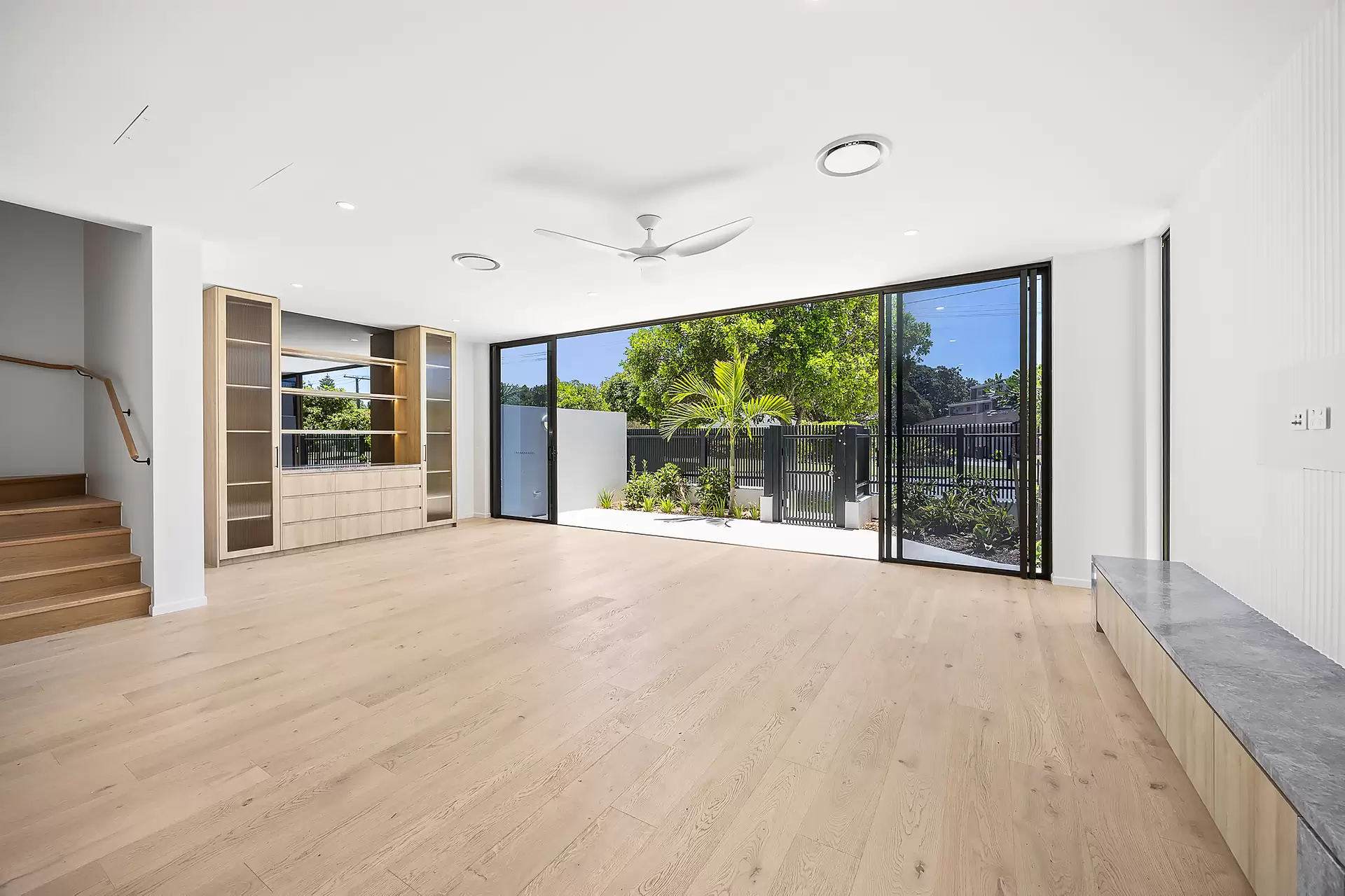 12/81 Salerno Street, Isle Of Capri For Lease by Mosaic Property Group - image 1