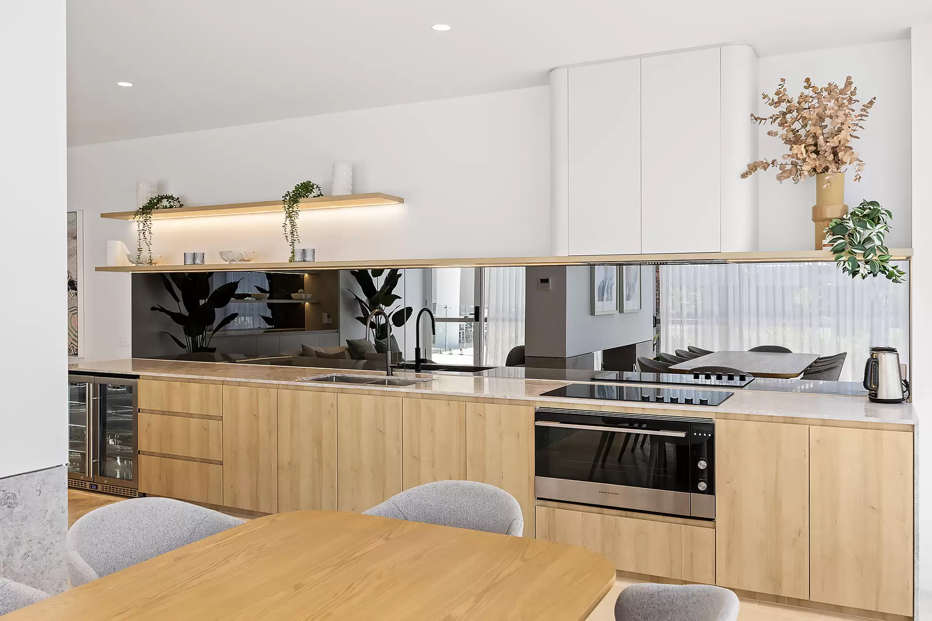 12/81 Salerno Street, Isle Of Capri For Lease by Mosaic Property Group - image 1