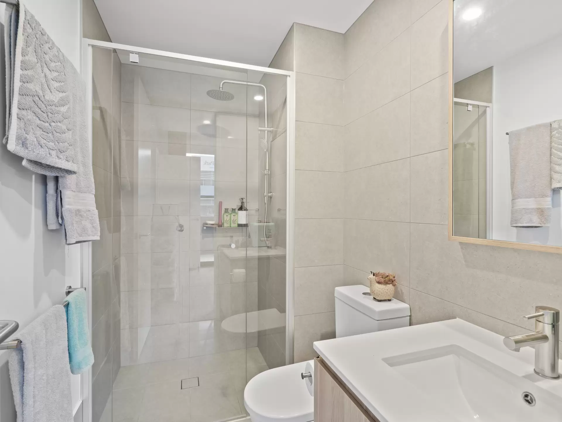 2404/140 Wellington Road, East Brisbane Leased by Mosaic Property Group - image 1