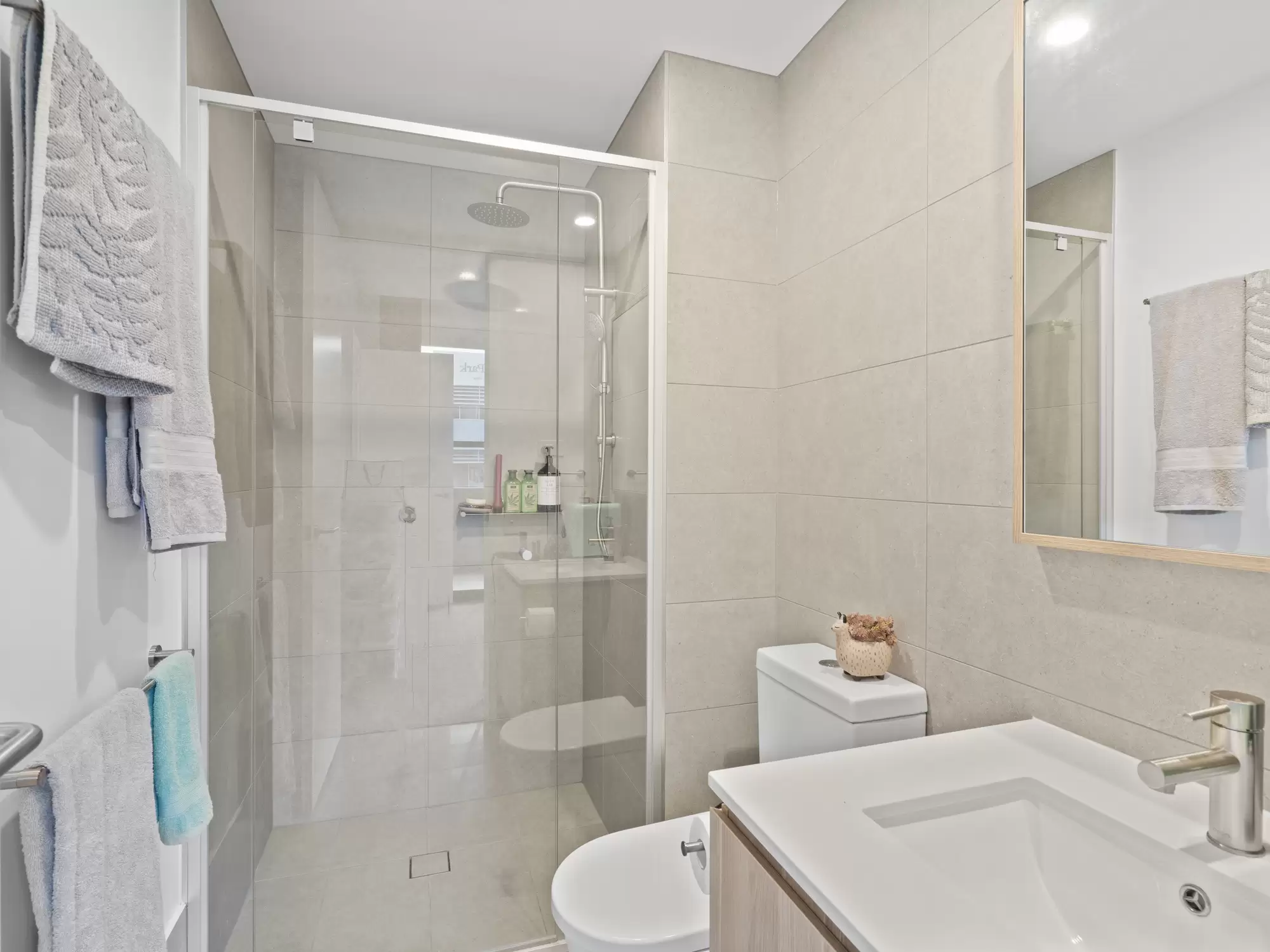 2404/140 Wellington Road, East Brisbane Leased by Mosaic Property Group - image 4