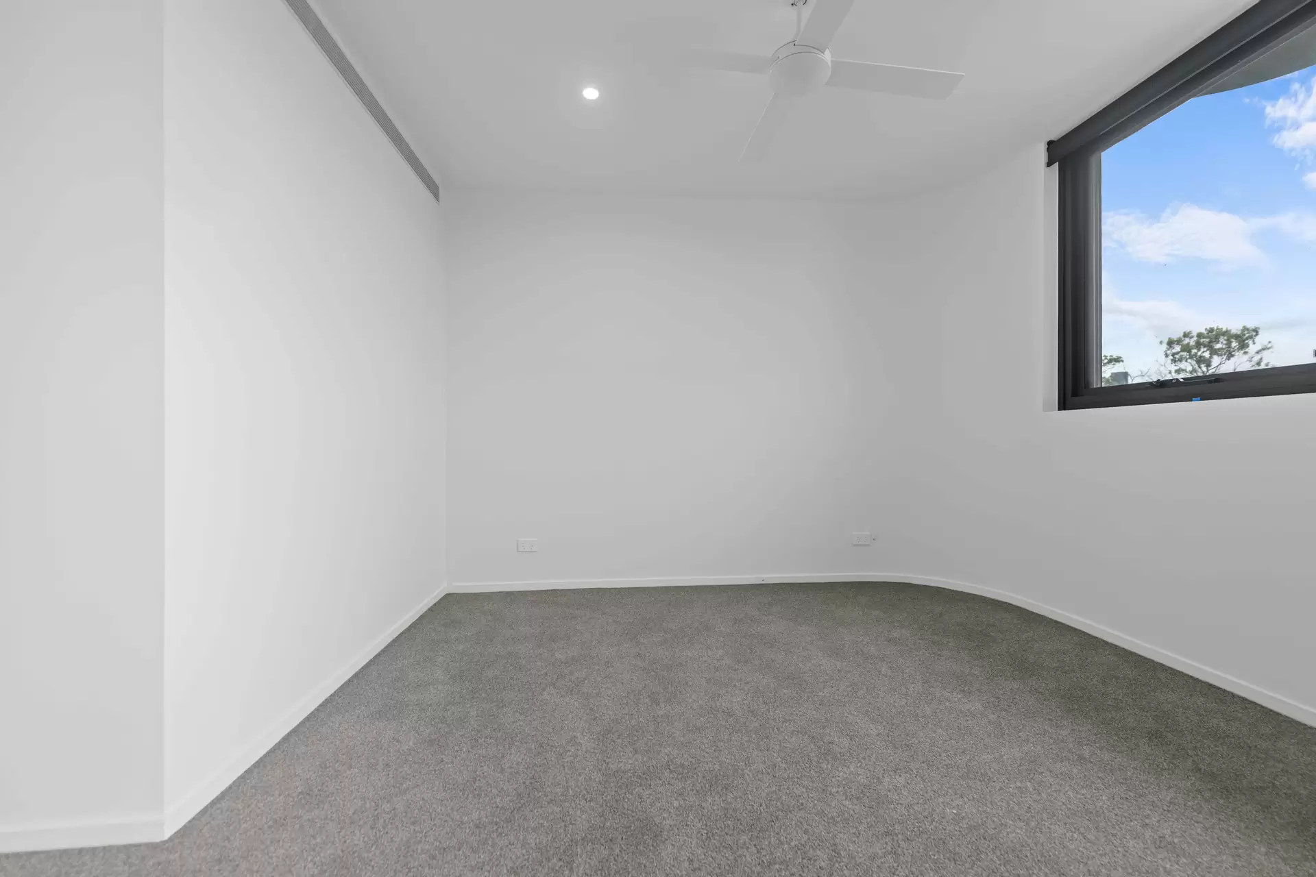 511/89 Lytton Rd, East Brisbane Leased by Mosaic Property Group - image 1