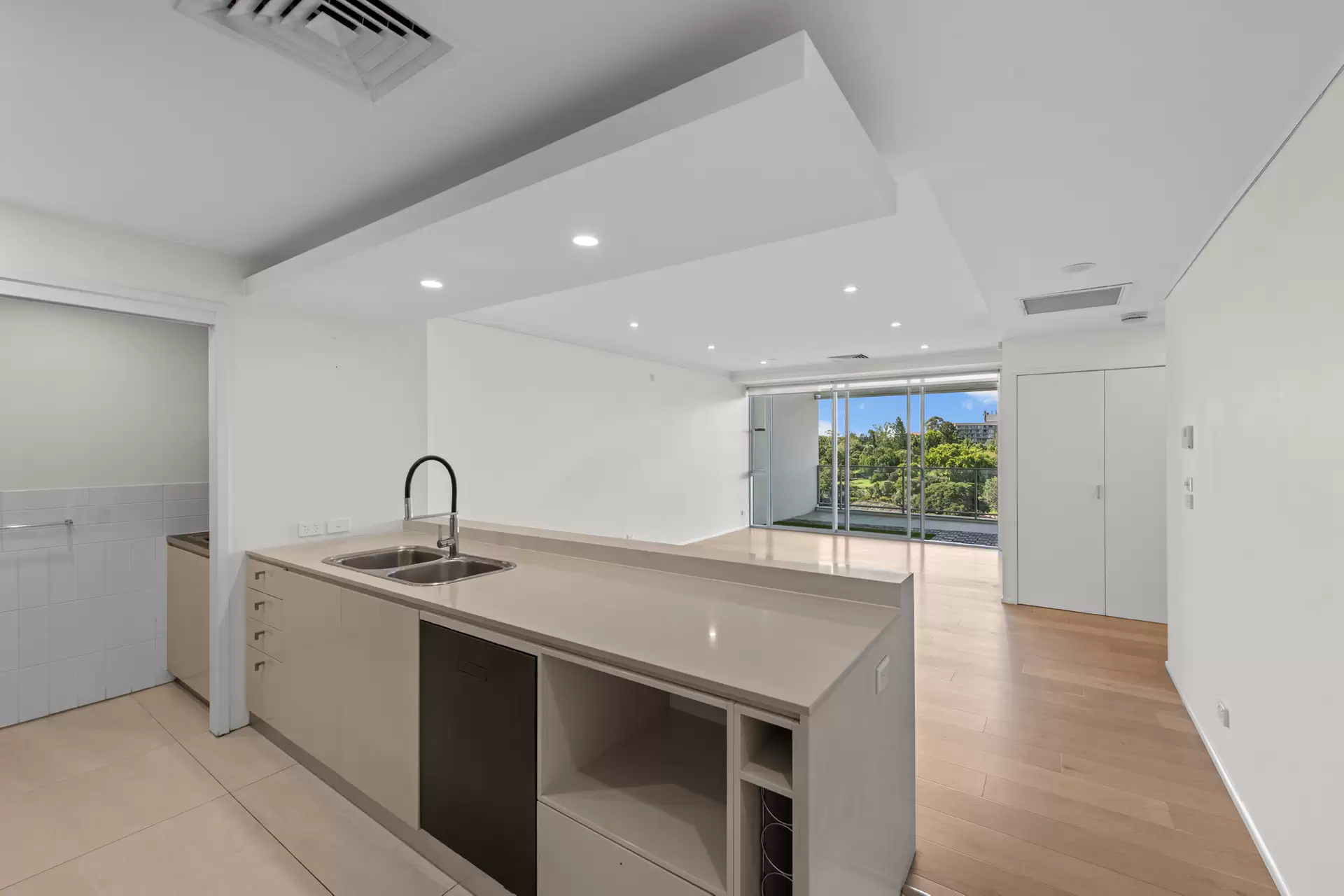4037/4 Parkland Bvd, Brisbane City For Lease by Mosaic Property Group - image 1