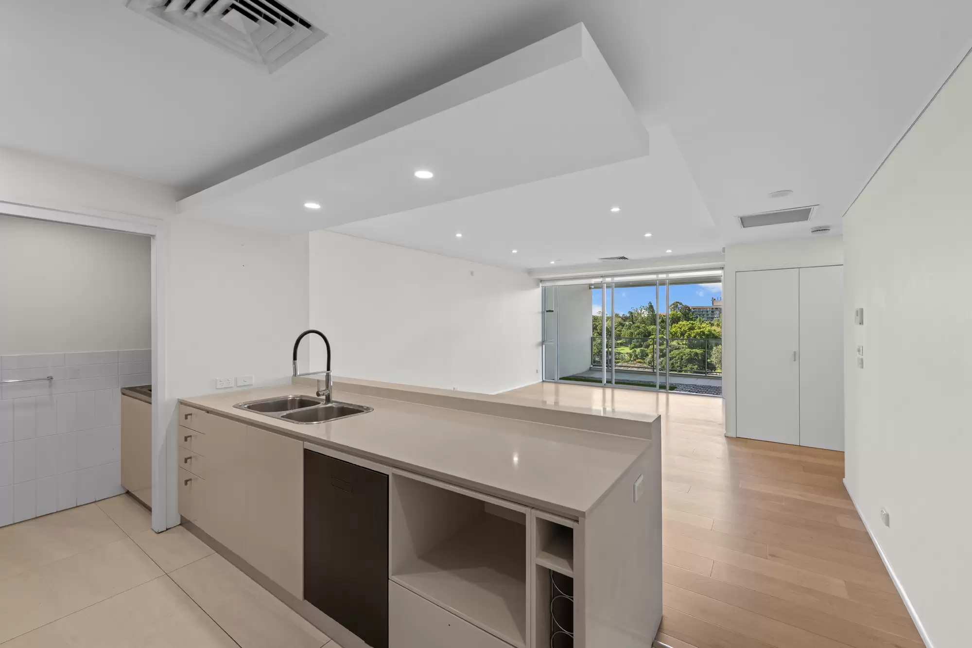 4037/4 Parkland Bvd, Brisbane City For Lease by Mosaic Property Group - image 1