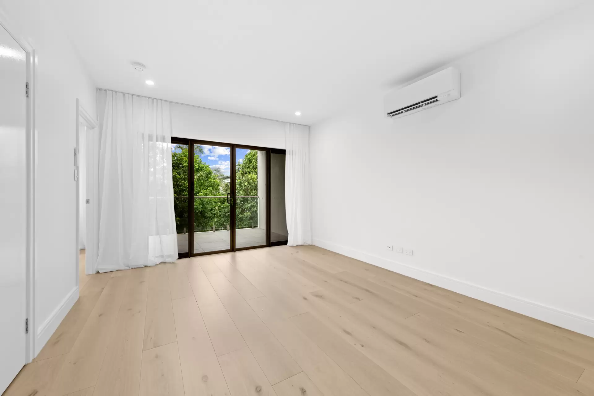 18/11 Stephens Street, Morningside Leased by Mosaic Property Group - image 1