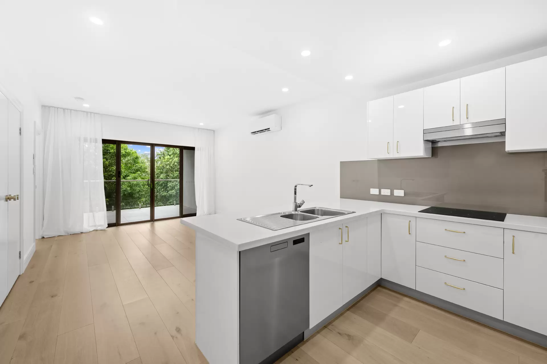 18/11 Stephens Street, Morningside Leased by Mosaic Property Group - image 1