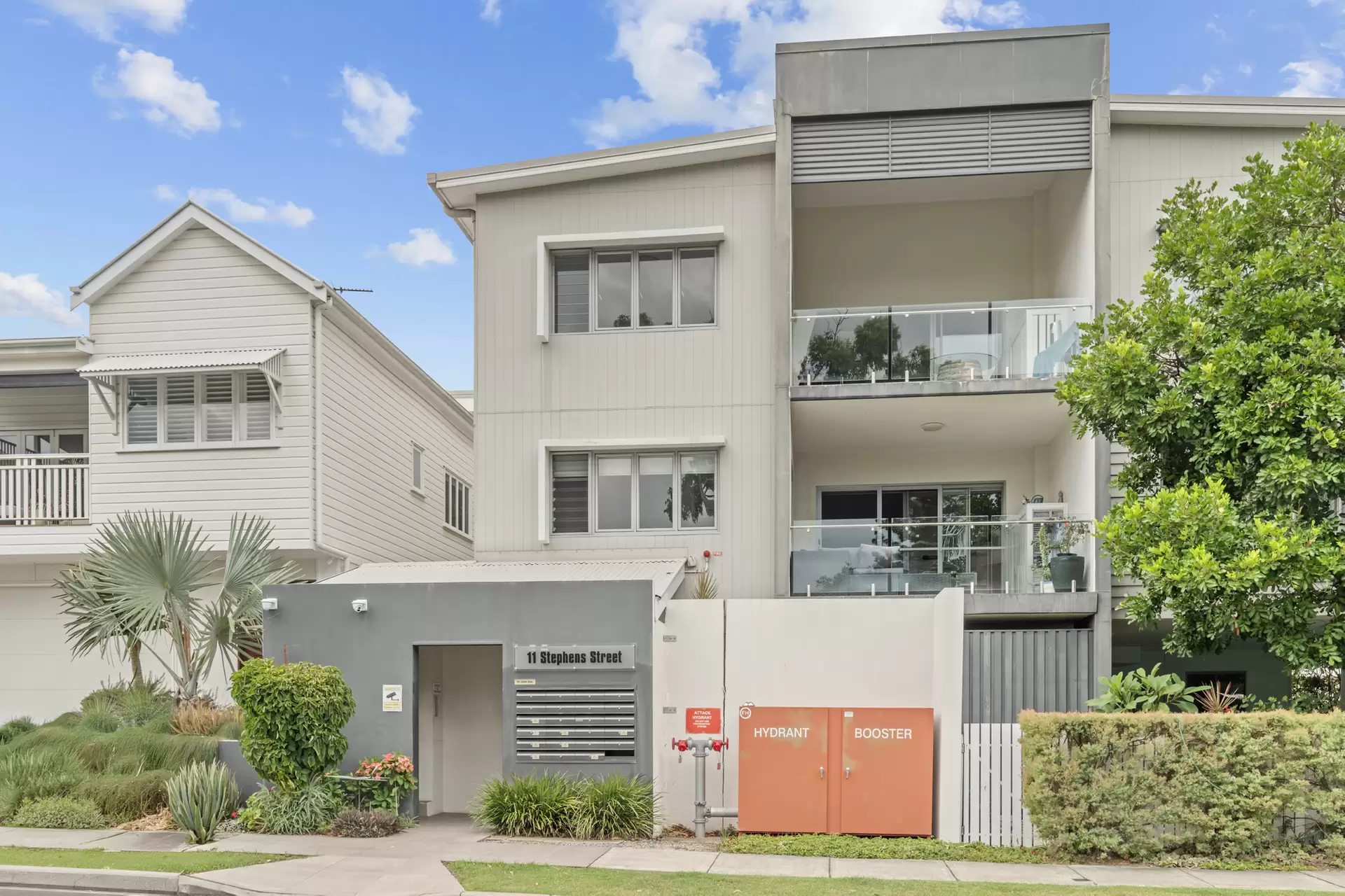 18/11 Stephens Street, Morningside Leased by Mosaic Property Group - image 1