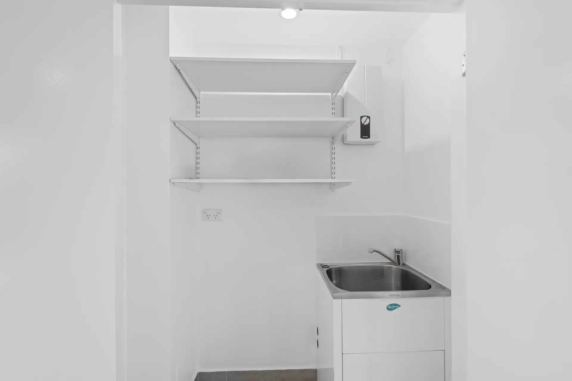 18/11 Stephens Street, Morningside Leased by Mosaic Property Group - image 1