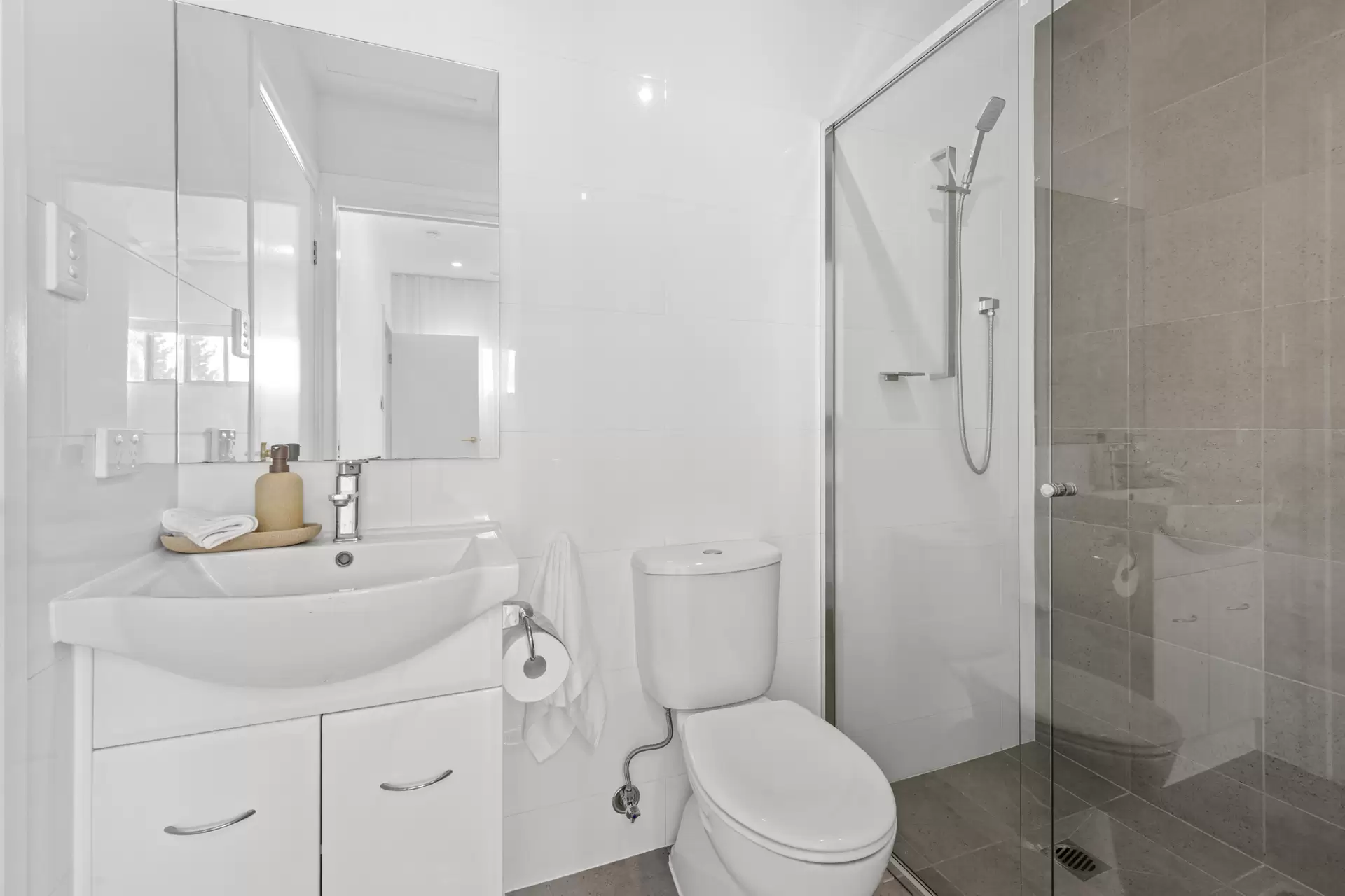 18/11 Stephens Street, Morningside Leased by Mosaic Property Group - image 1
