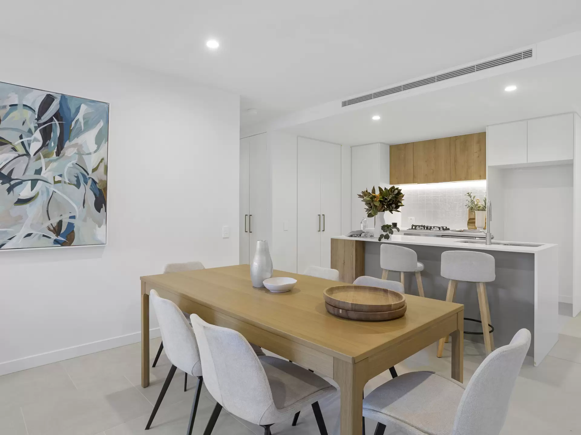 202/8 Churchill St, Coolangatta Leased by Mosaic Property Group - image 1
