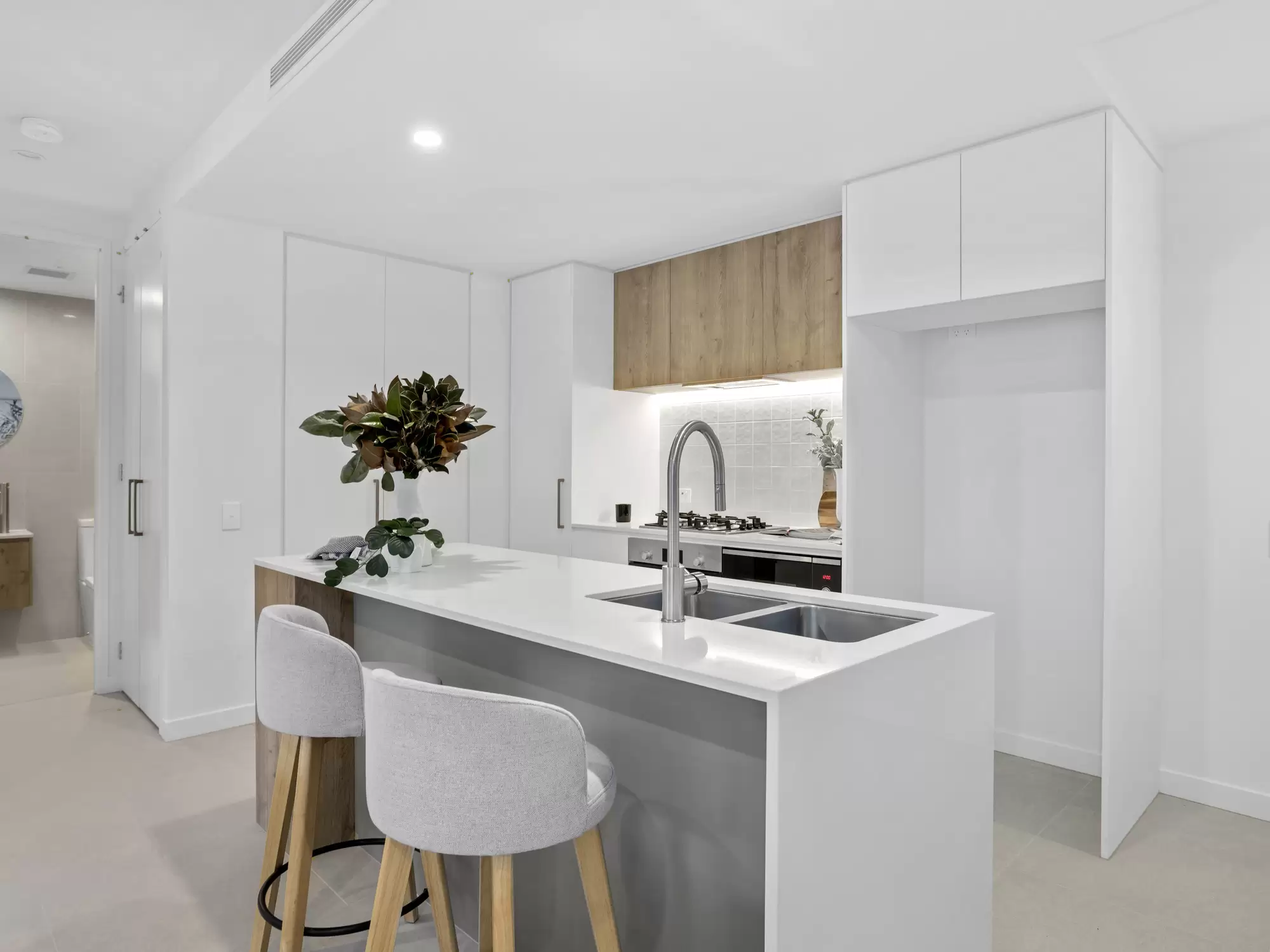 202/8 Churchill St, Coolangatta Leased by Mosaic Property Group - image 6