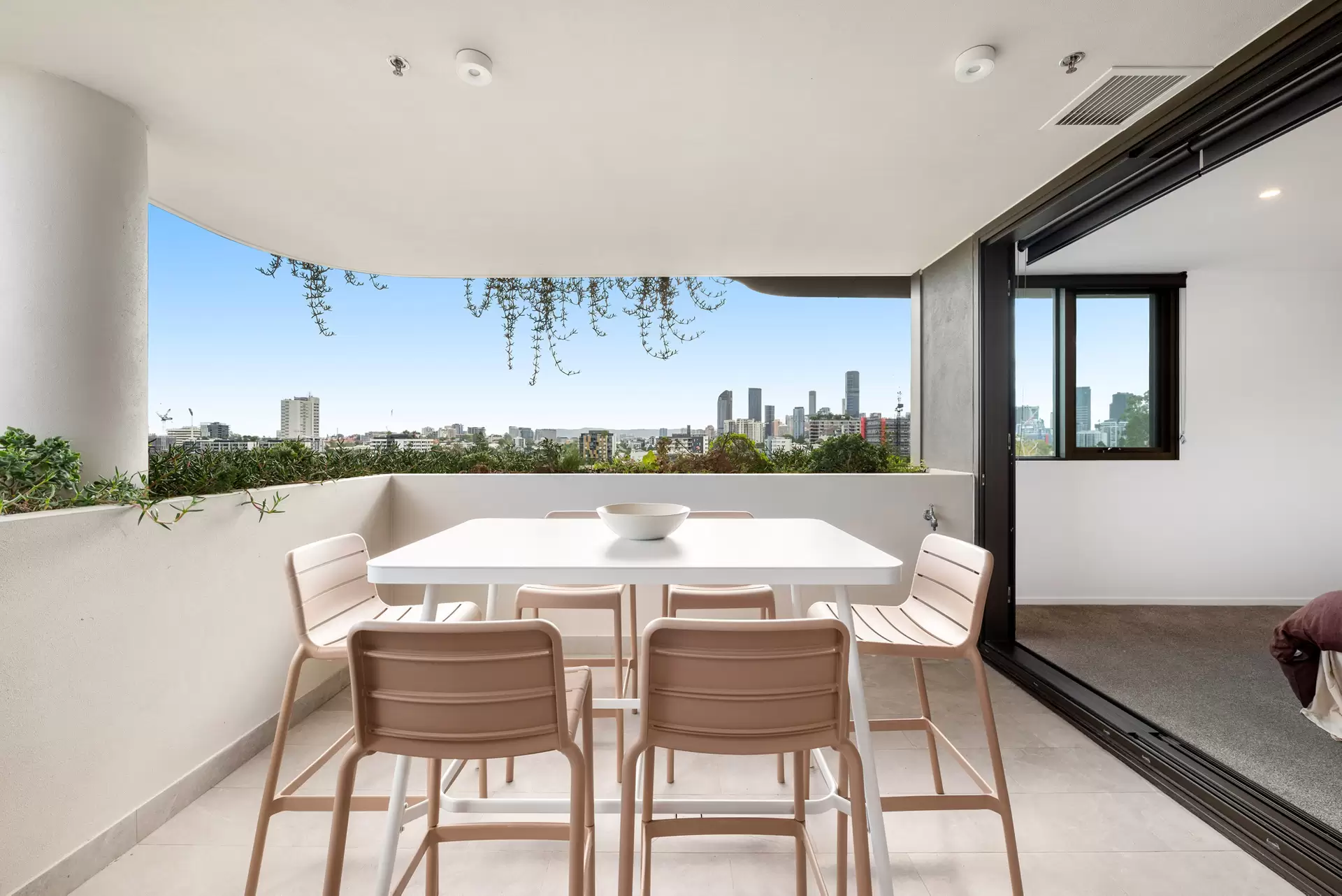 707/89 Lytton Rd, East Brisbane Leased by Mosaic Property Group - image 1