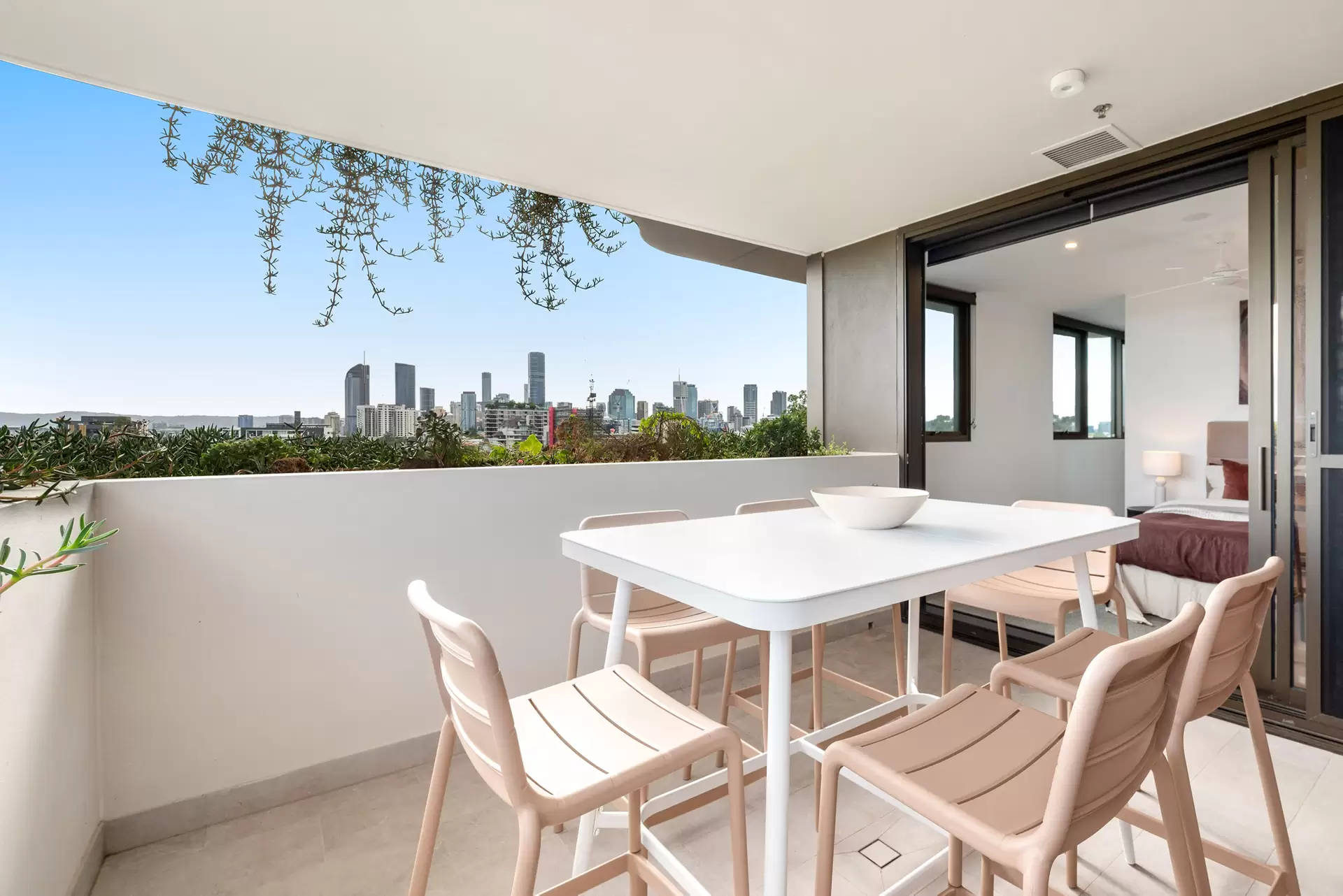 707/89 Lytton Rd, East Brisbane Leased by Mosaic Property Group - image 1