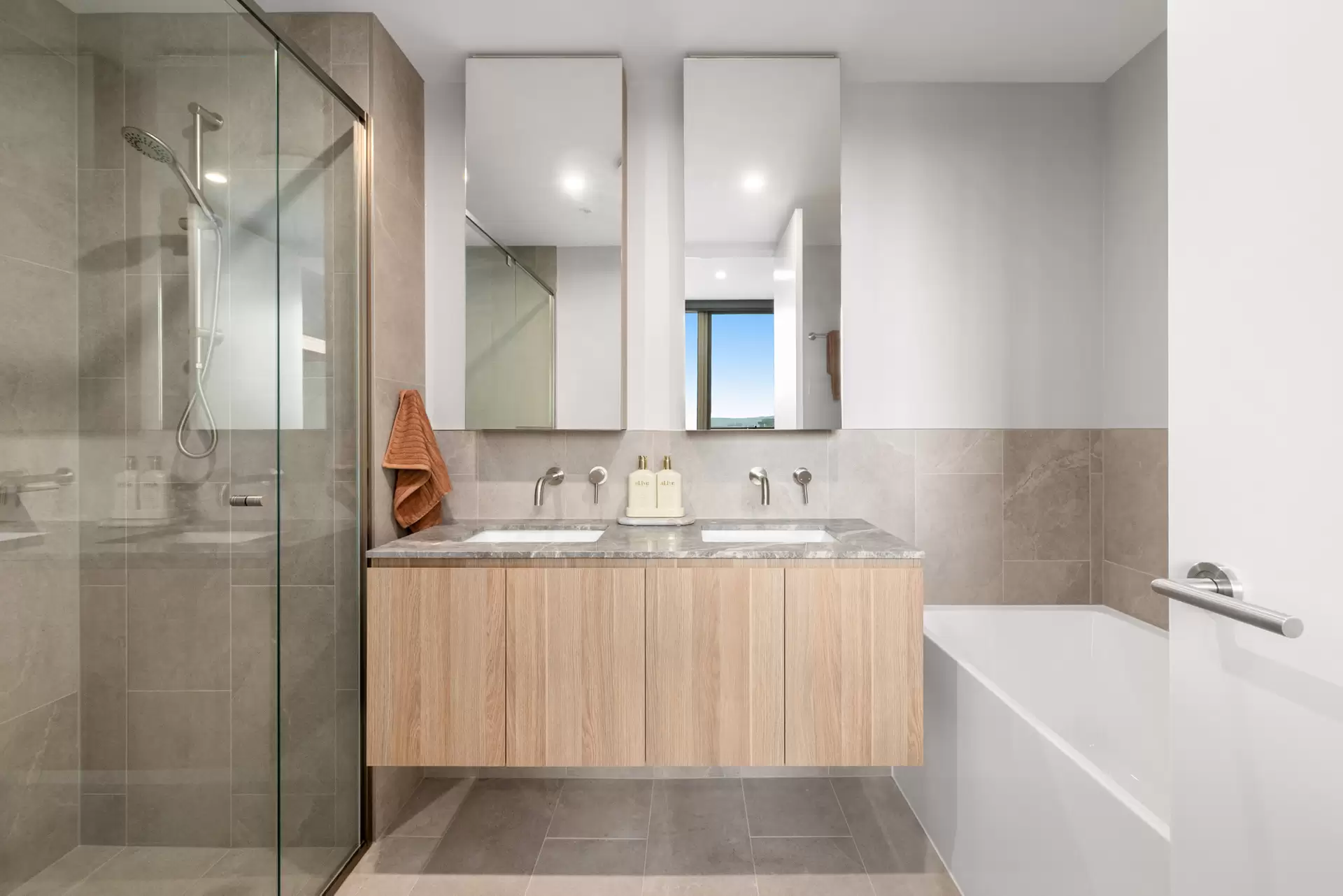 707/89 Lytton Rd, East Brisbane Leased by Mosaic Property Group - image 1