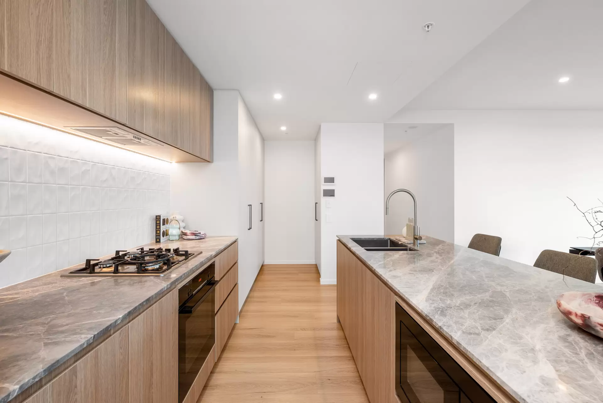 707/89 Lytton Rd, East Brisbane Leased by Mosaic Property Group - image 1