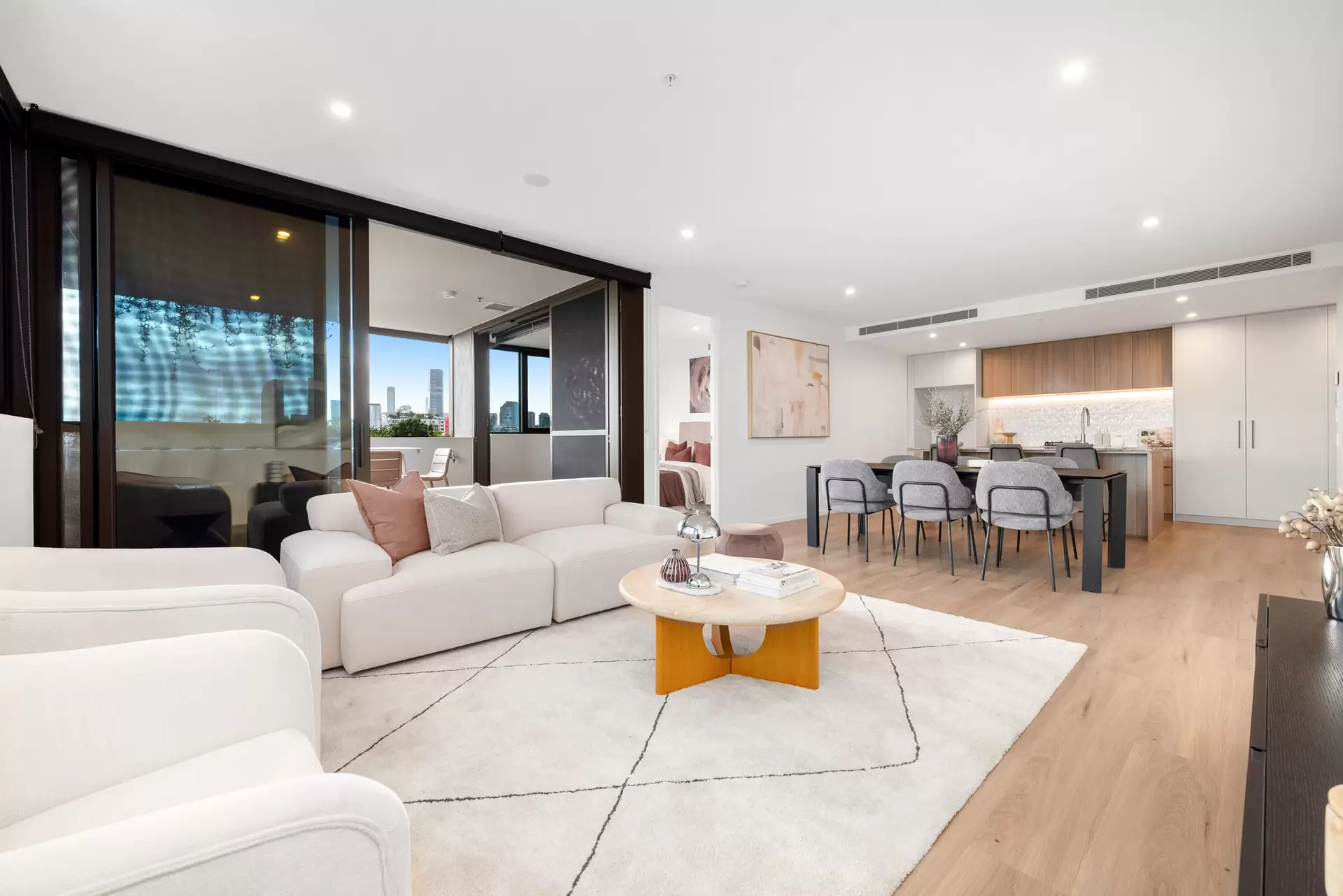 707/89 Lytton Rd, East Brisbane Leased by Mosaic Property Group - image 1