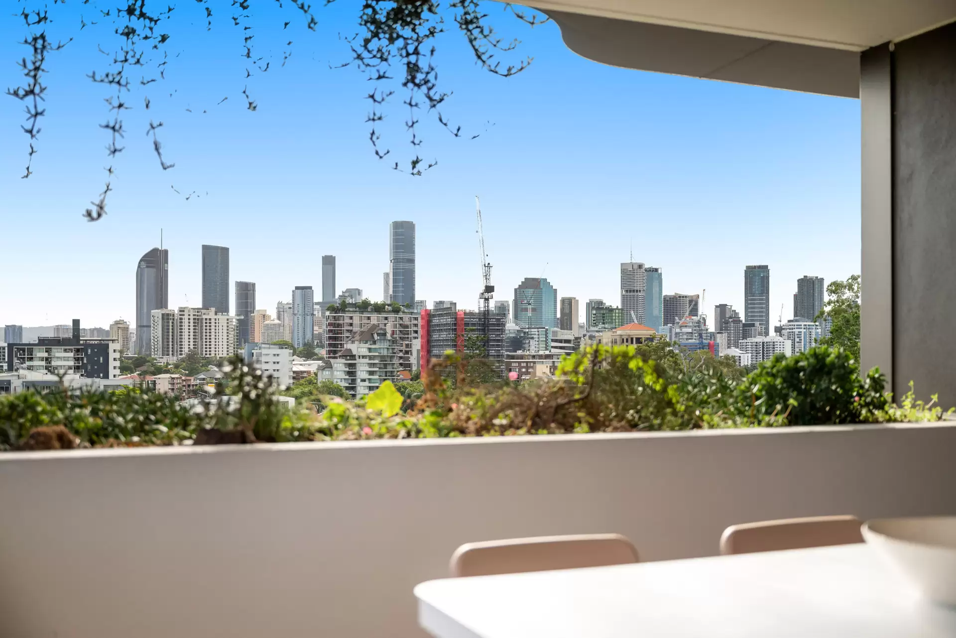 707/89 Lytton Rd, East Brisbane Leased by Mosaic Property Group - image 1