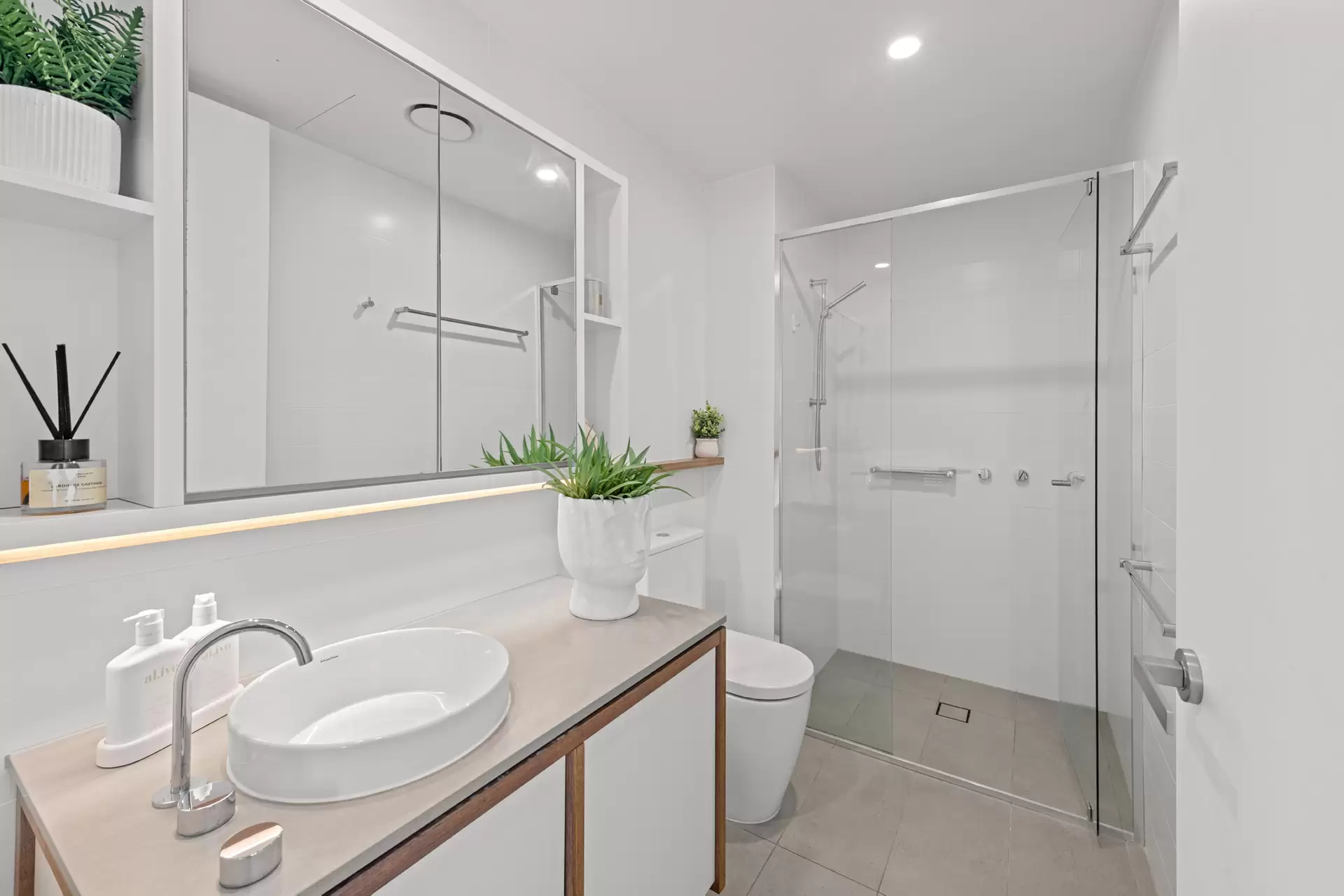 2204/43 Peerless Avenue, Mermaid Beach For Lease by Mosaic Property Group - image 1